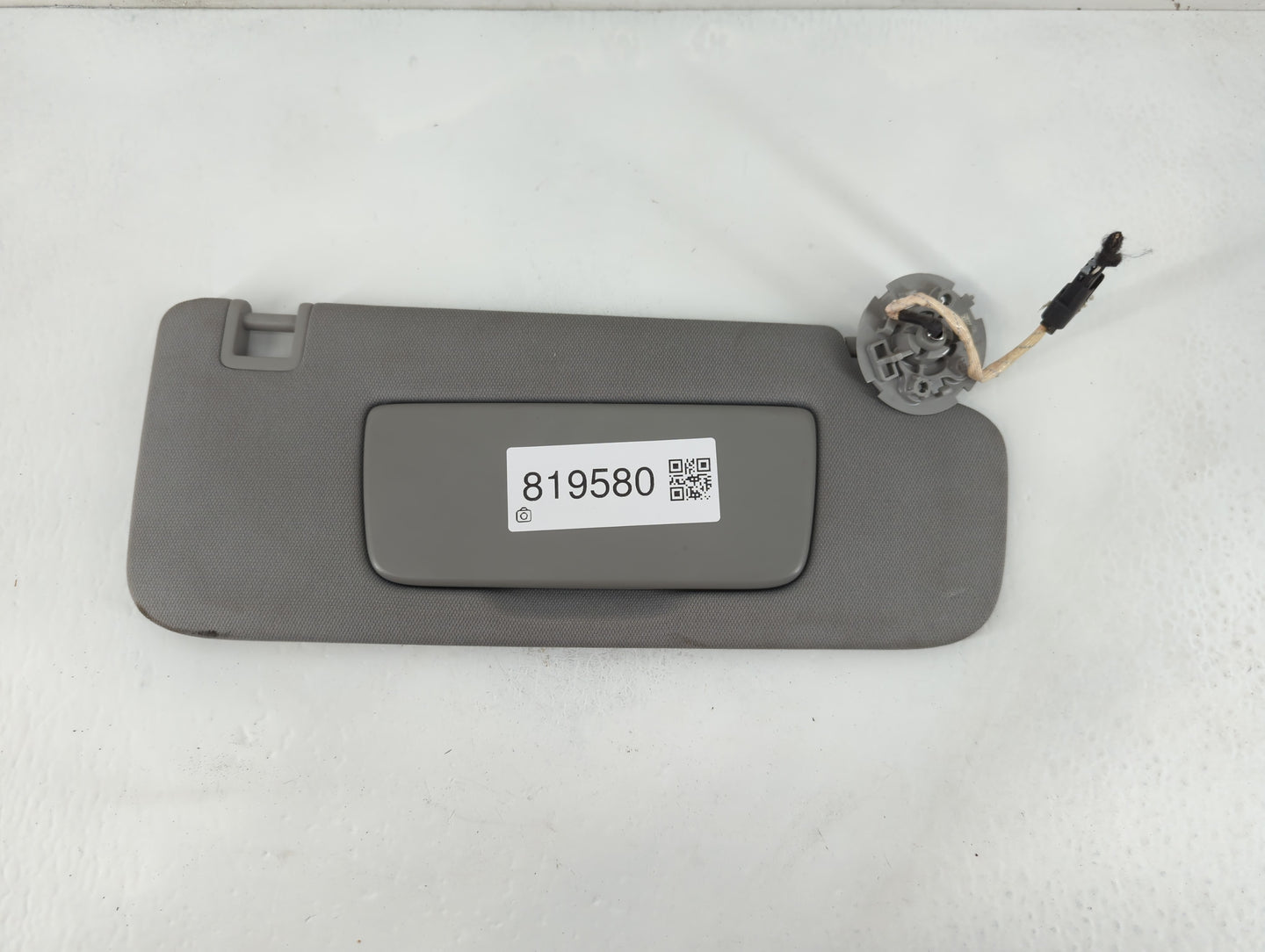 2020-2022 Chevrolet Equinox Sun Visor Shade Replacement Passenger Right Mirror Fits Fits 2020 2021 2022 OEM Used Auto Parts - Oemusedautoparts1.com