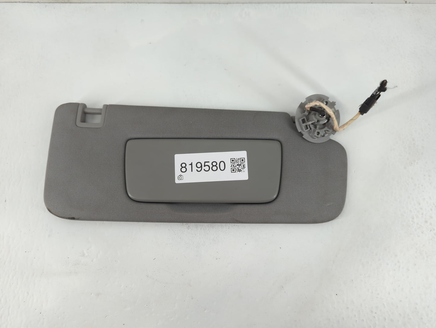 2020-2022 Chevrolet Equinox Sun Visor Shade Replacement Passenger Right Mirror Fits Fits 2020 2021 2022 OEM Used Auto Parts - Oemusedautoparts1.com