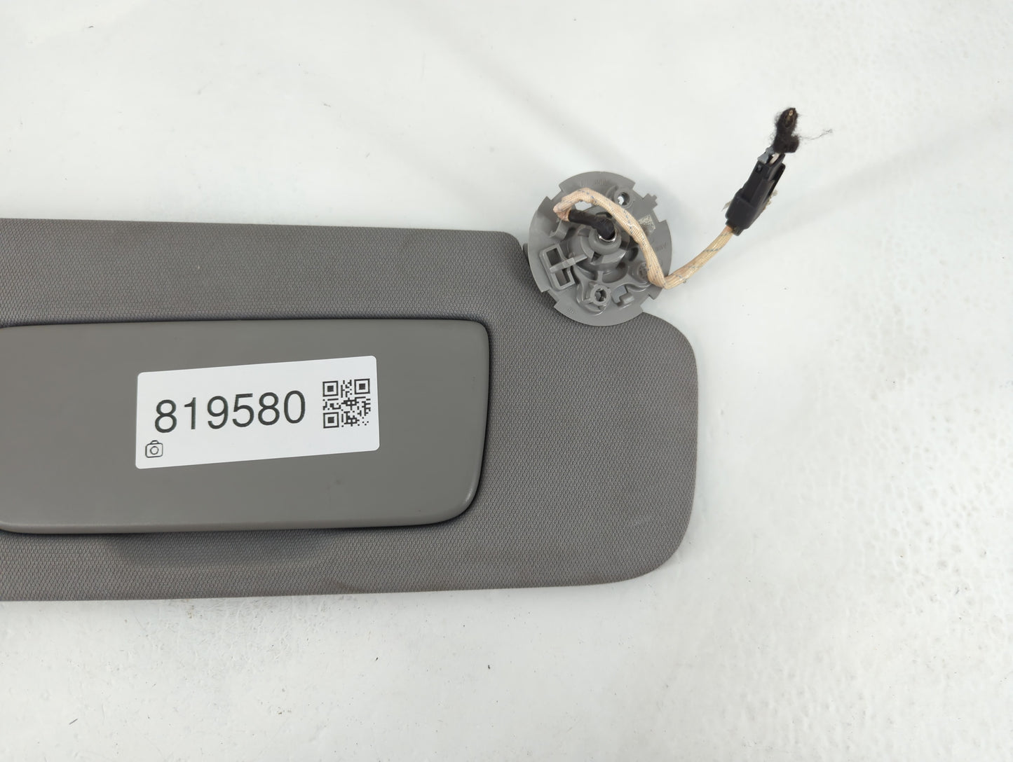 2020-2022 Chevrolet Equinox Sun Visor Shade Replacement Passenger Right Mirror Fits Fits 2020 2021 2022 OEM Used Auto Parts - Oemusedautoparts1.com