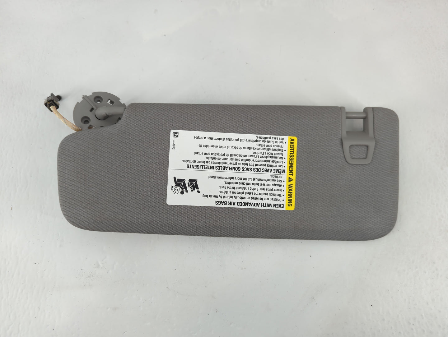 2020-2022 Chevrolet Equinox Sun Visor Shade Replacement Passenger Right Mirror Fits Fits 2020 2021 2022 OEM Used Auto Parts - Oemusedautoparts1.com