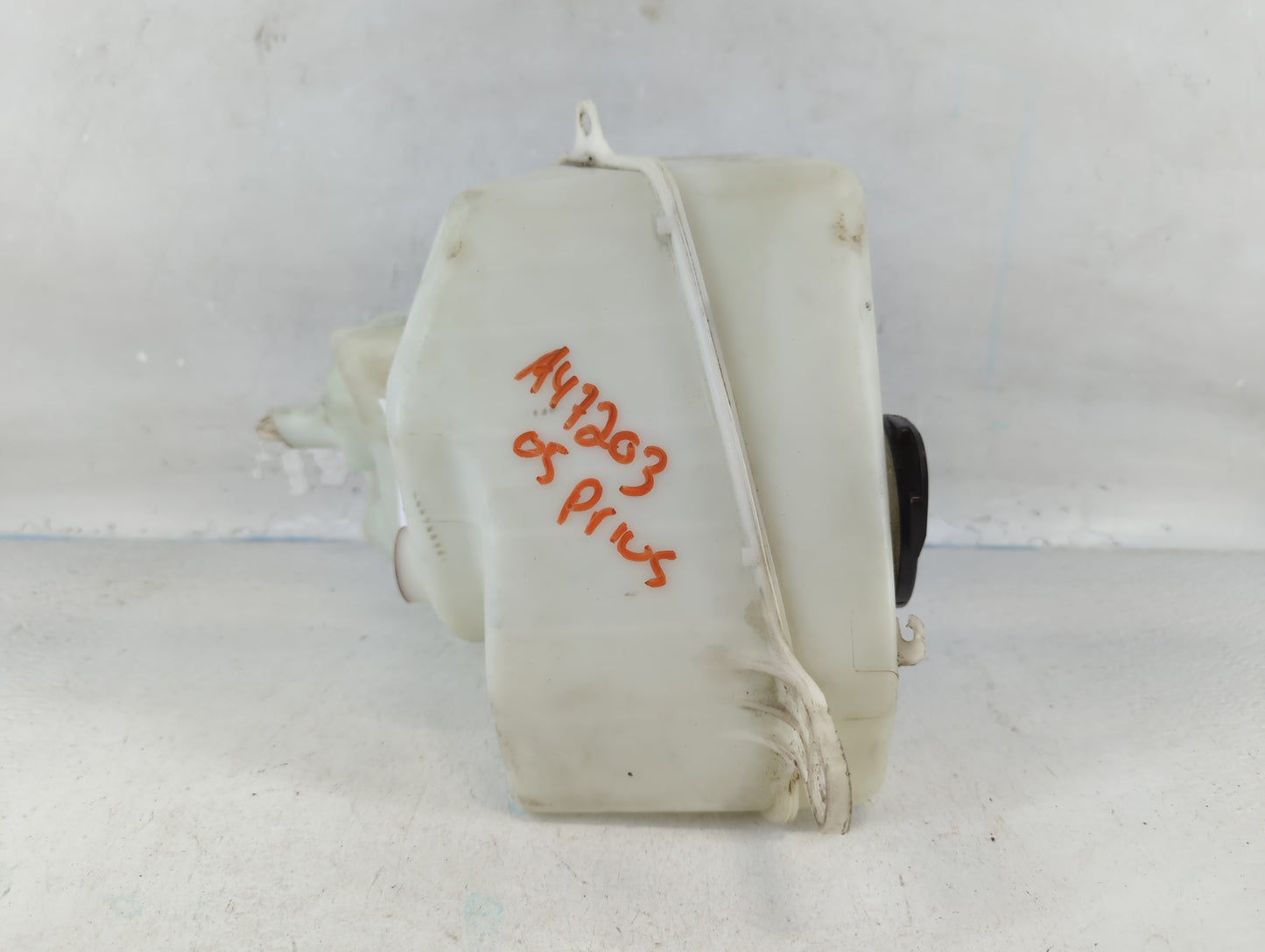 2004-2009 Toyota Prius Windshield Washer Fluid Reservoir Bottle Oem - Oemusedautoparts1.com