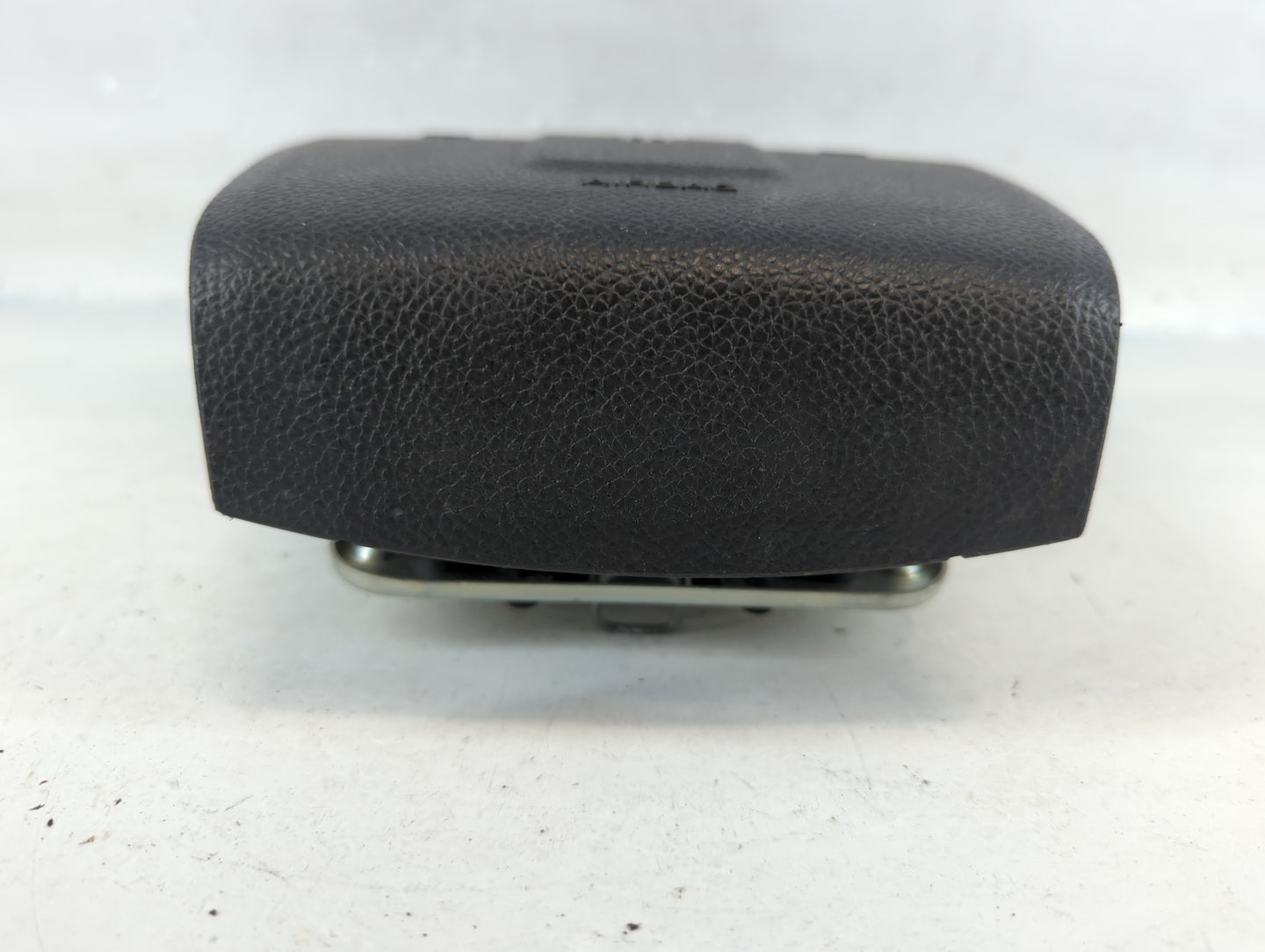 2005 Chevrolet Cobalt Air Bag Driver Left Steering Wheel Mounted P/N:BAM-PT1-1104 30373122B Fits OEM Used Auto Parts - Oemusedautoparts1.com
