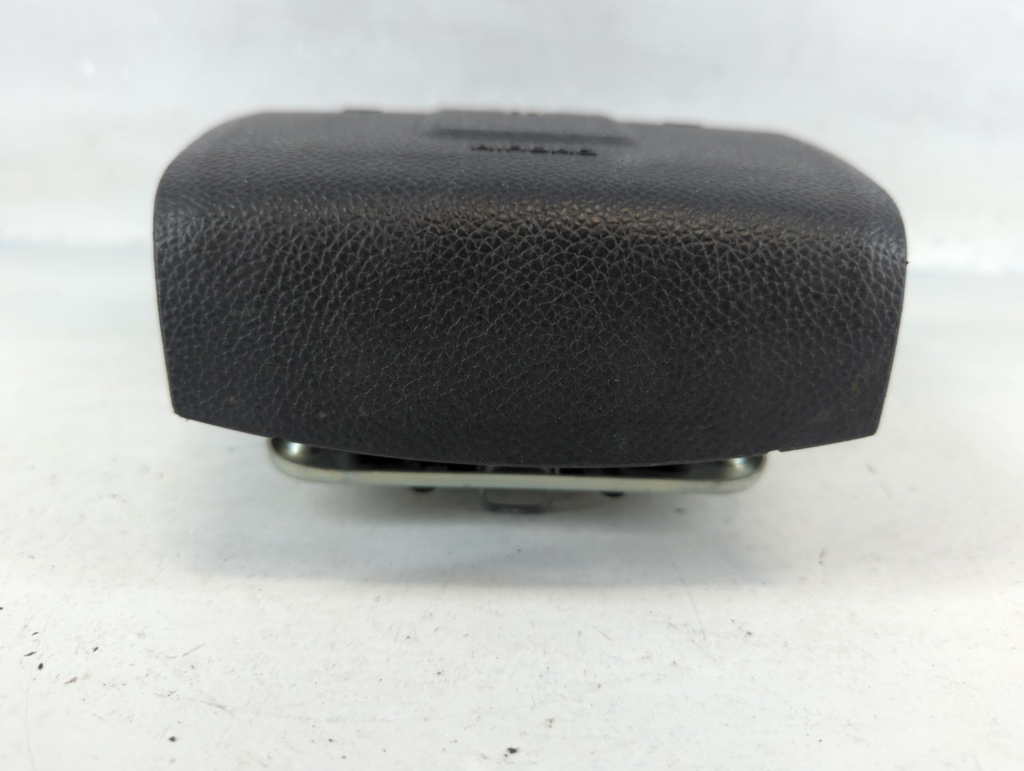 2005 Chevrolet Cobalt Air Bag Driver Left Steering Wheel Mounted P/N:BAM-PT1-1104 30373122B Fits OEM Used Auto Parts - Oemusedautoparts1.com