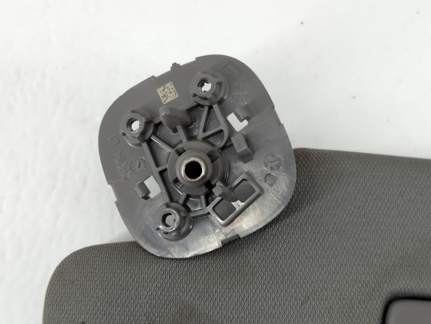 2019-2022 Chevrolet Silverado 1500 Sun Visor Shade Replacement Driver Left Mirror Fits Fits 2019 2020 2021 2022 OEM Used Auto Parts - Oemusedautoparts1.com