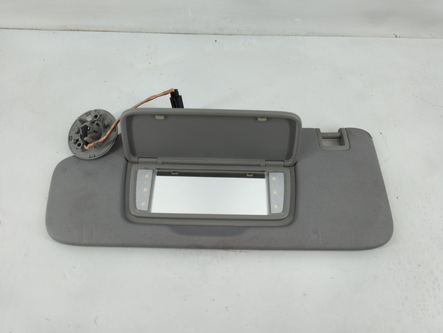 2018-2019 Chevrolet Equinox Sun Visor Shade Replacement Driver Left Mirror Fits Fits 2018 2019 OEM Used Auto Parts - Oemusedautoparts1.com