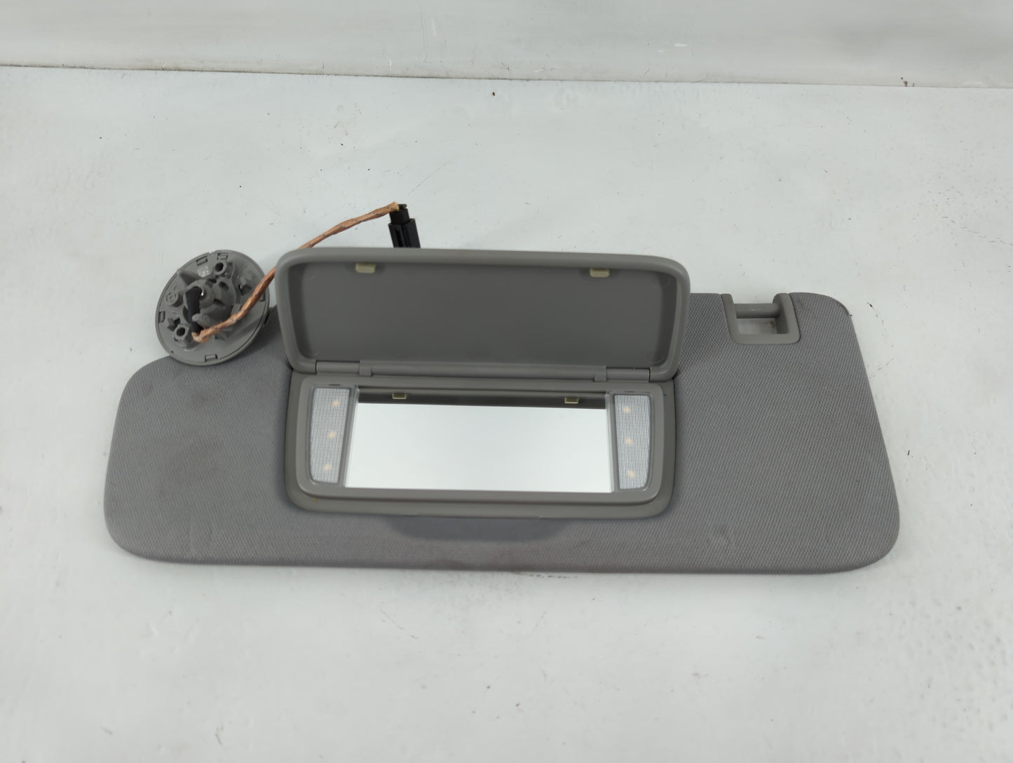 2018-2019 Chevrolet Equinox Sun Visor Shade Replacement Driver Left Mirror Fits Fits 2018 2019 OEM Used Auto Parts - Oemusedautoparts1.com
