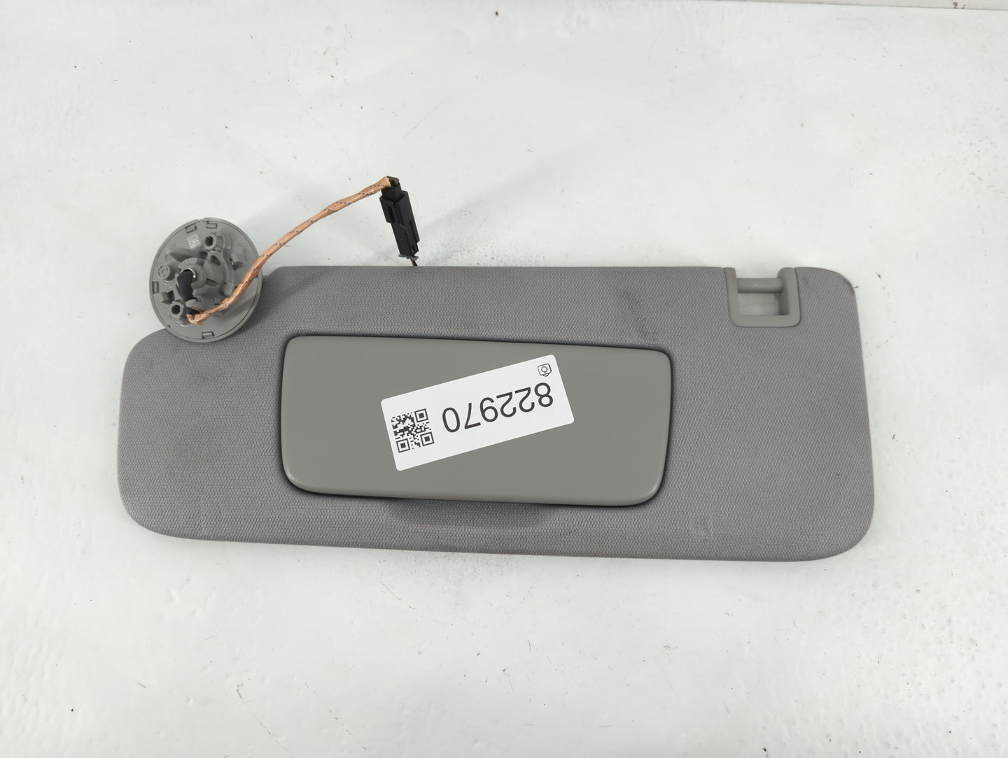 2018-2019 Chevrolet Equinox Sun Visor Shade Replacement Driver Left Mirror Fits Fits 2018 2019 OEM Used Auto Parts - Oemusedautoparts1.com