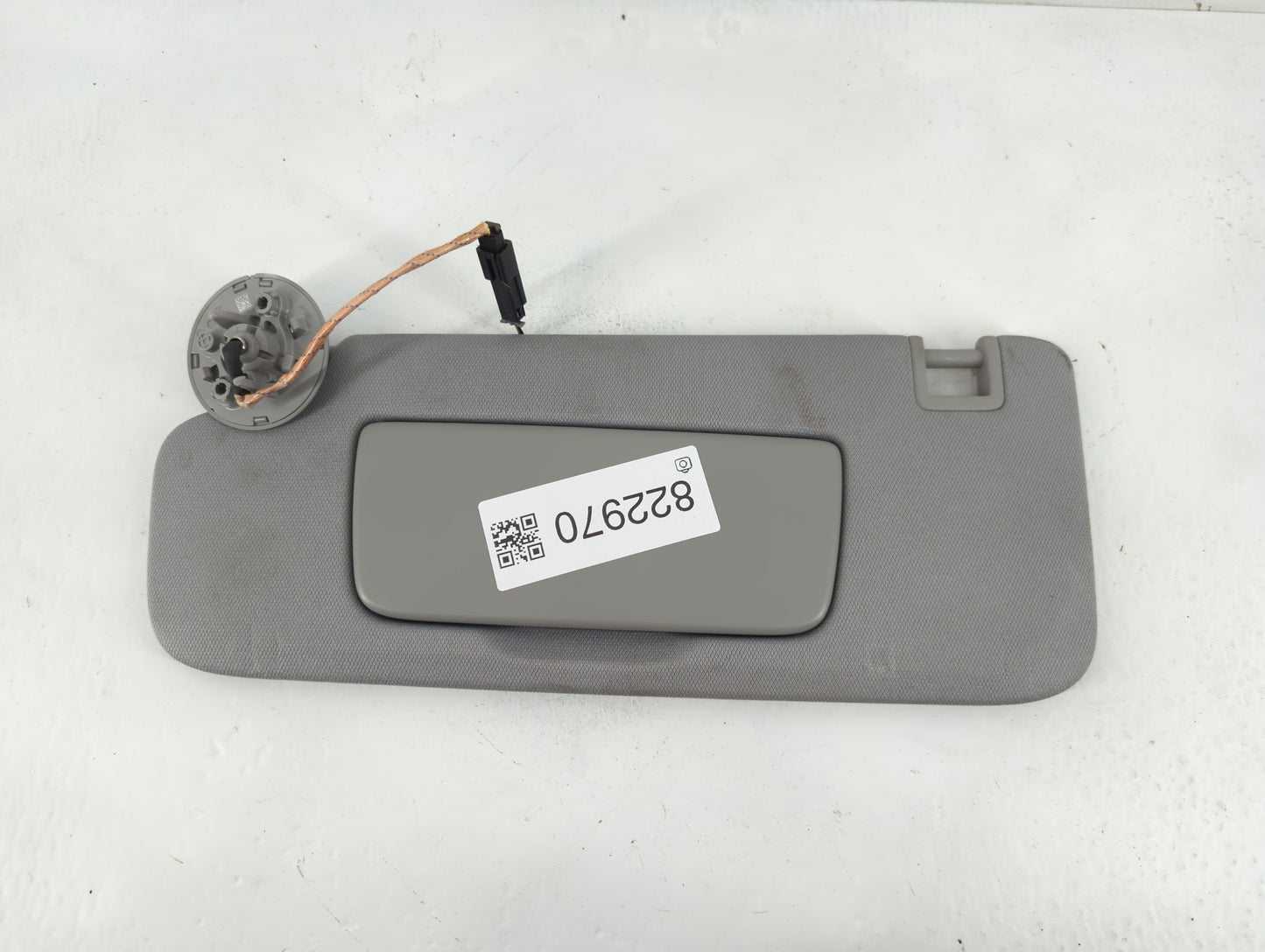 2018-2019 Chevrolet Equinox Sun Visor Shade Replacement Driver Left Mirror Fits Fits 2018 2019 OEM Used Auto Parts - Oemusedautoparts1.com