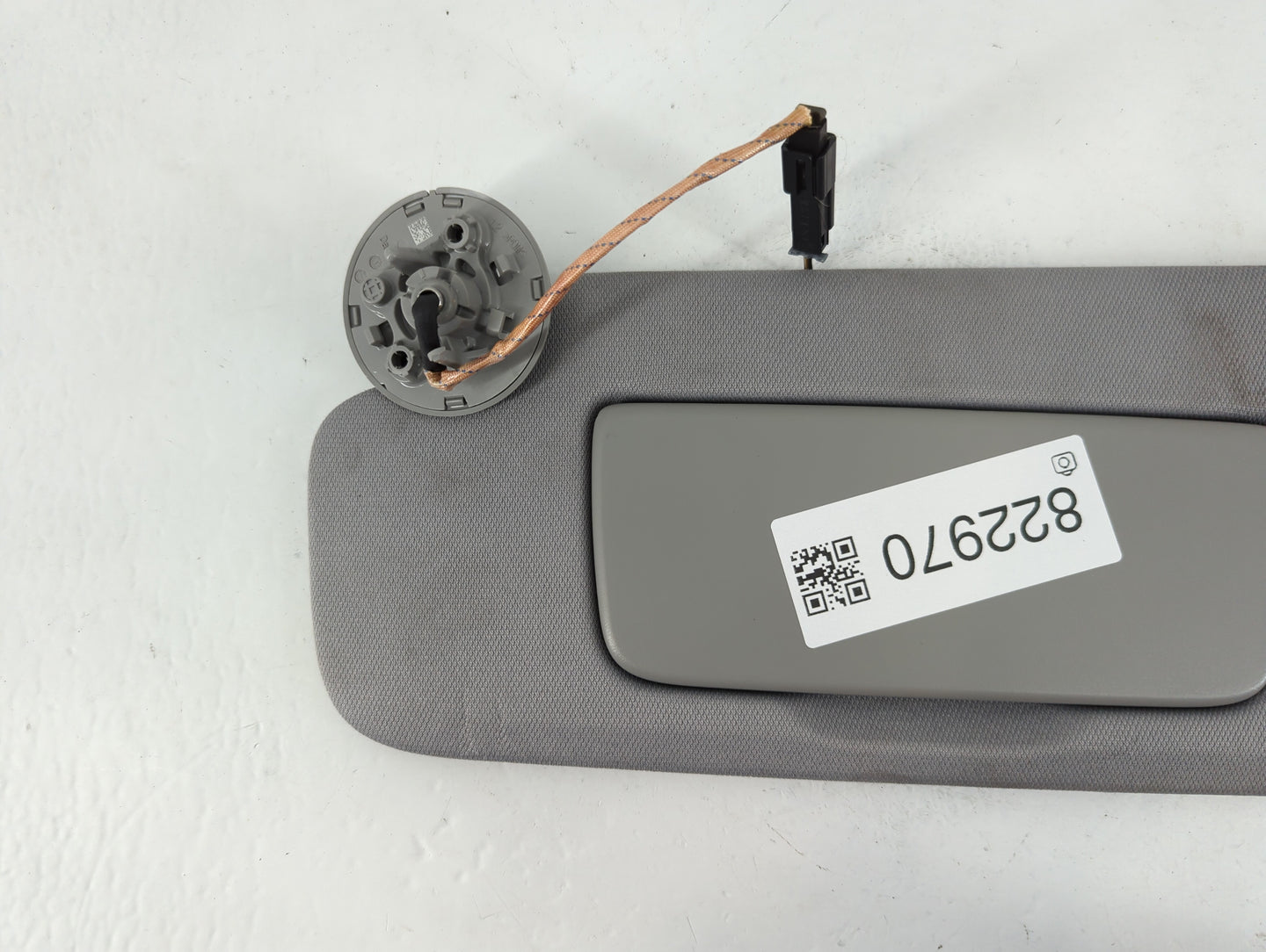 2018-2019 Chevrolet Equinox Sun Visor Shade Replacement Driver Left Mirror Fits Fits 2018 2019 OEM Used Auto Parts - Oemusedautoparts1.com