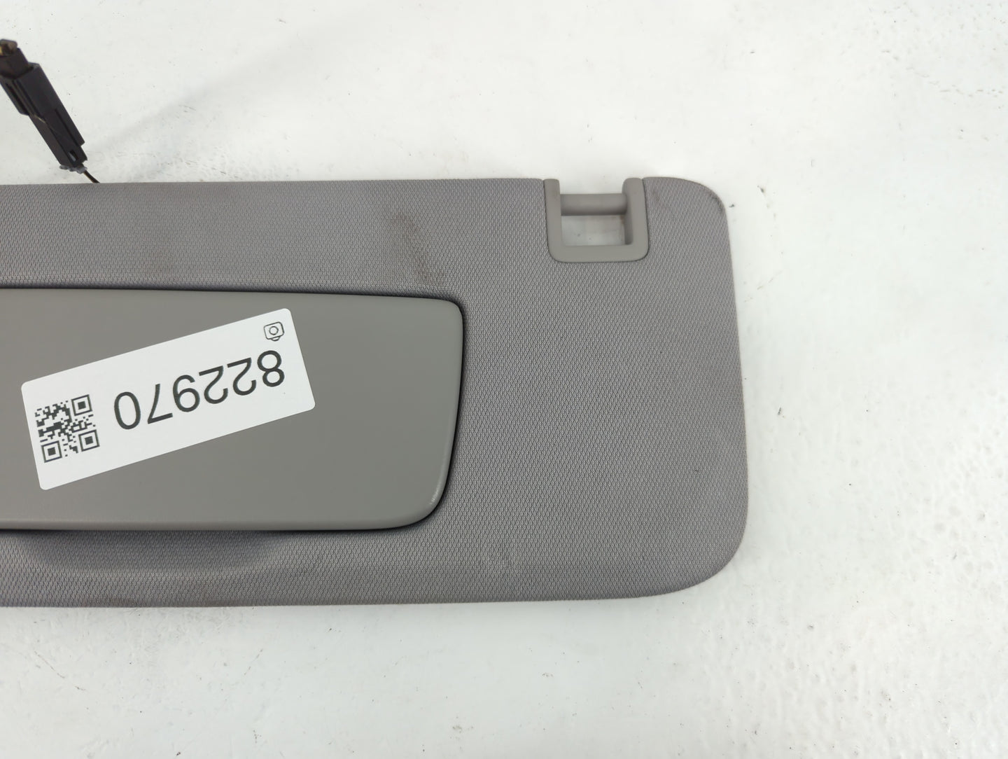 2018-2019 Chevrolet Equinox Sun Visor Shade Replacement Driver Left Mirror Fits Fits 2018 2019 OEM Used Auto Parts - Oemusedautoparts1.com