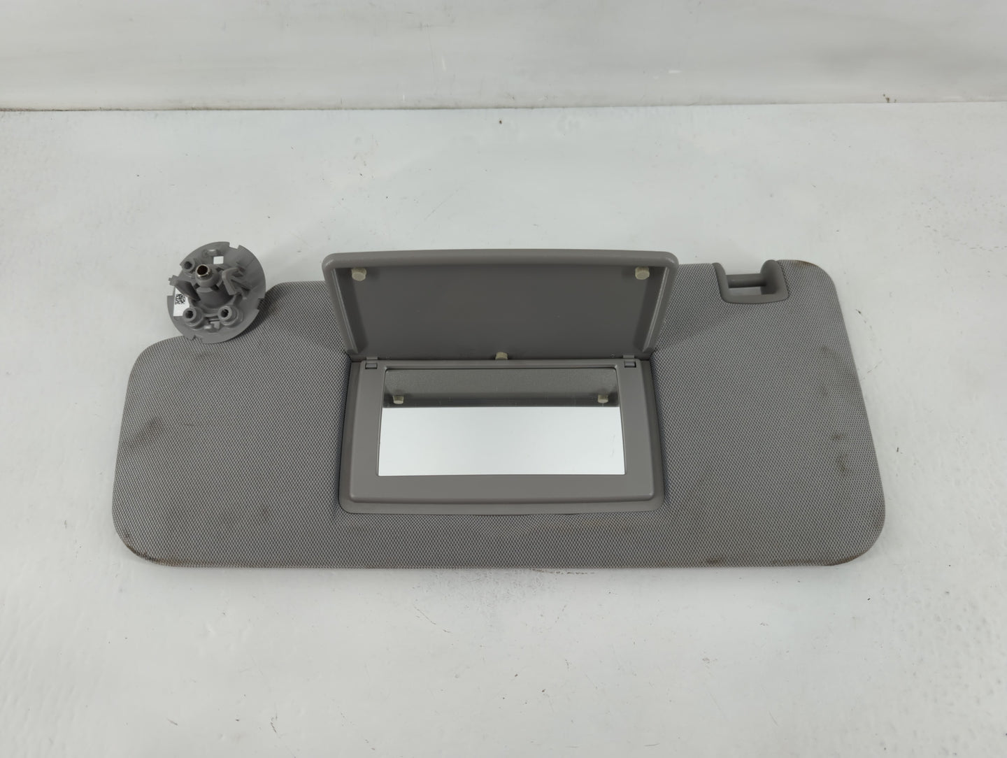 2017-2021 Chevrolet Trax Sun Visor Shade Replacement Driver Left Mirror Fits Fits 2017 2018 2019 2020 2021 OEM Used Auto Parts - Oemusedautoparts1.com