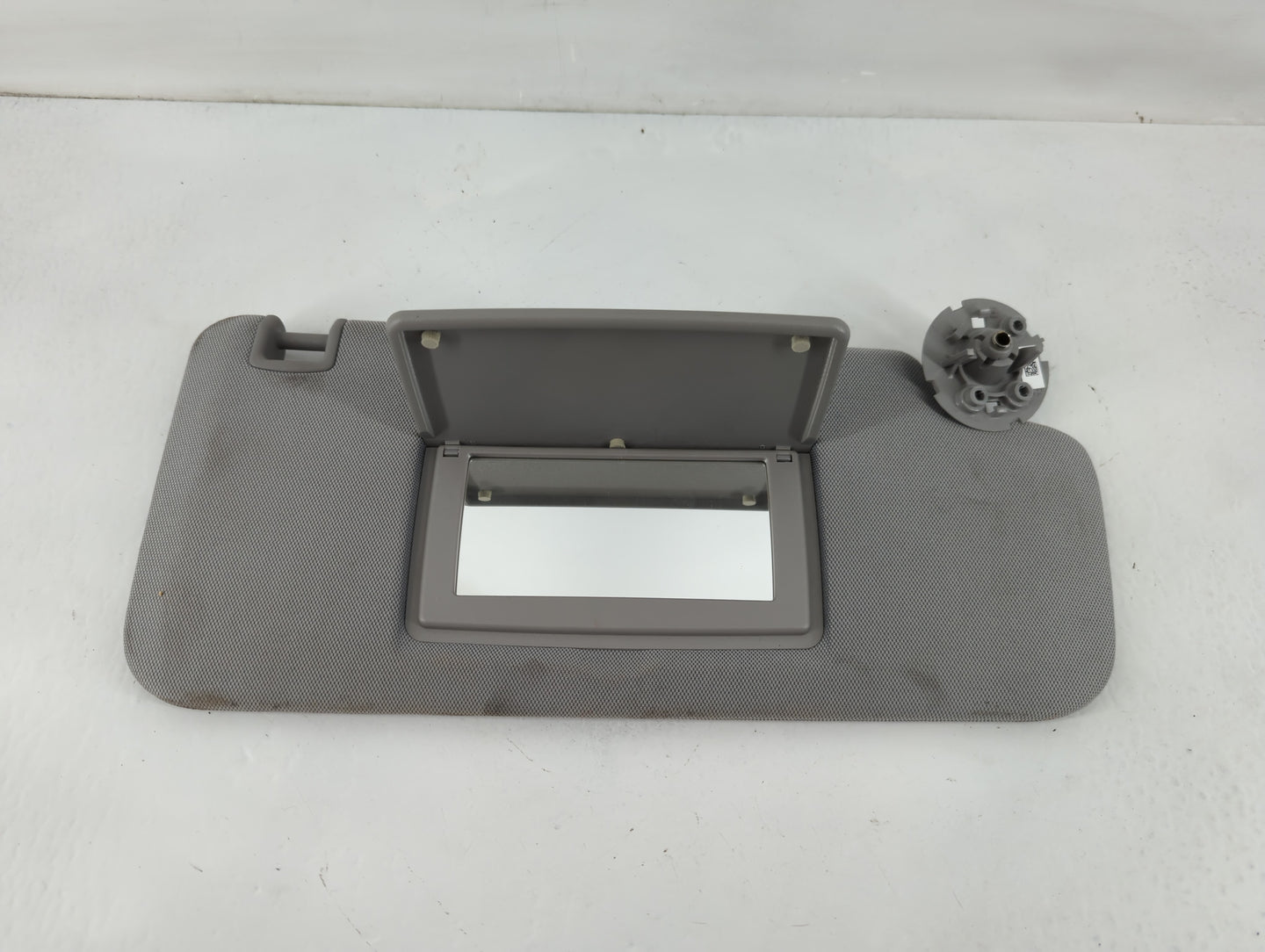2017-2021 Chevrolet Trax Sun Visor Shade Replacement Passenger Right Mirror Fits Fits 2017 2018 2019 2020 2021 OEM Used Auto Parts - Oemusedautoparts1.com