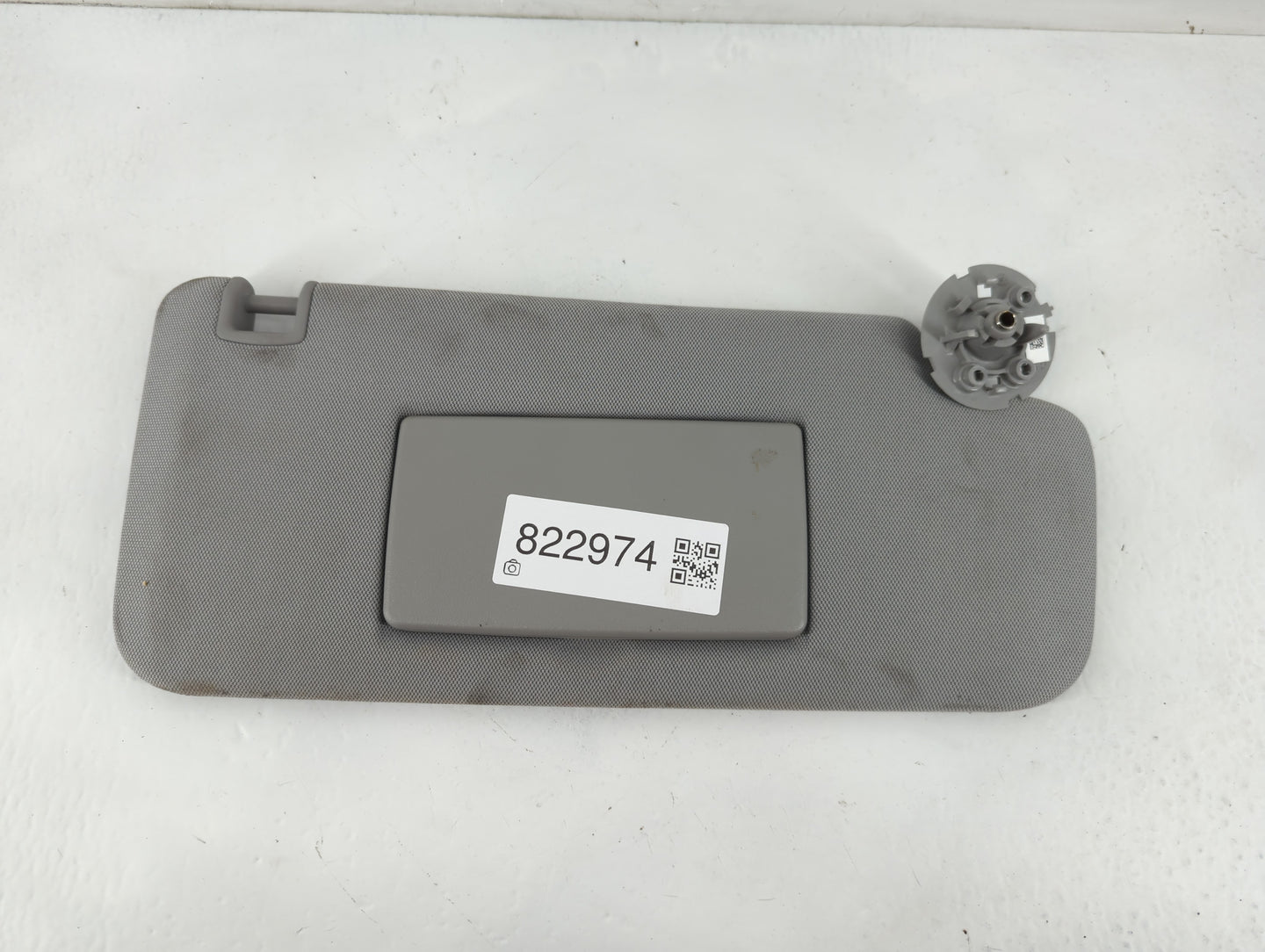 2017-2021 Chevrolet Trax Sun Visor Shade Replacement Passenger Right Mirror Fits Fits 2017 2018 2019 2020 2021 OEM Used Auto Parts - Oemusedautoparts1.com