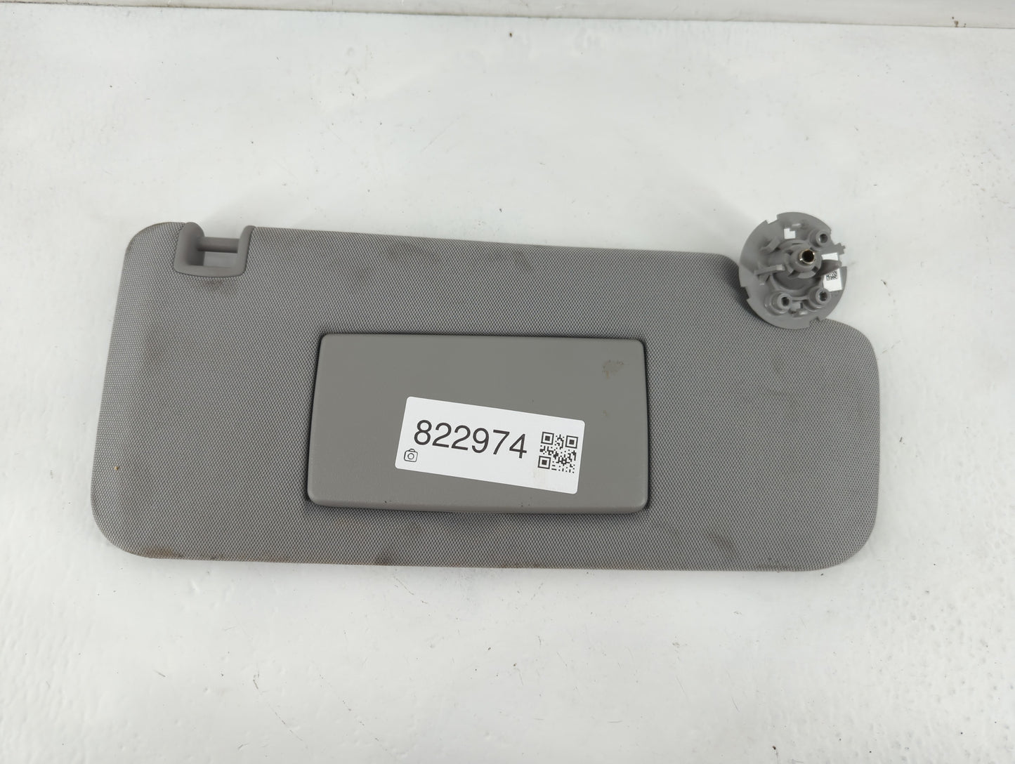 2017-2021 Chevrolet Trax Sun Visor Shade Replacement Passenger Right Mirror Fits Fits 2017 2018 2019 2020 2021 OEM Used Auto Parts - Oemusedautoparts1.com