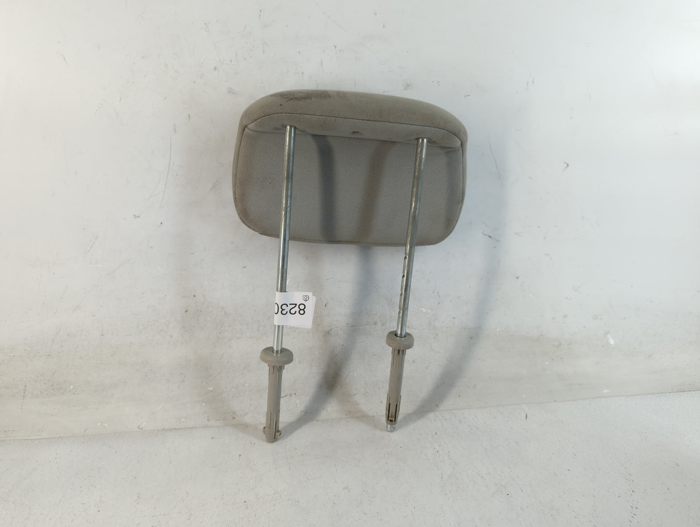 2009 Chrysler Town & Country Headrest Head Rest Rear Seat Fits OEM Used Auto Parts - Oemusedautoparts1.com