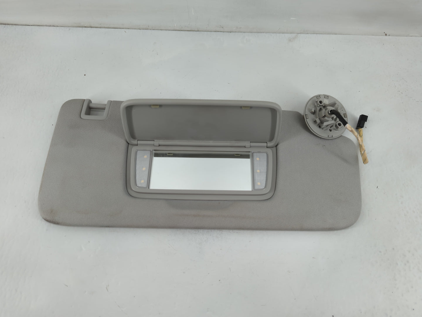 2018-2022 Chevrolet Traverse Sun Visor Shade Replacement Passenger Right Mirror Fits Fits 2018 2019 2020 2021 2022 OEM Used Auto Parts - Oemusedautoparts1.com