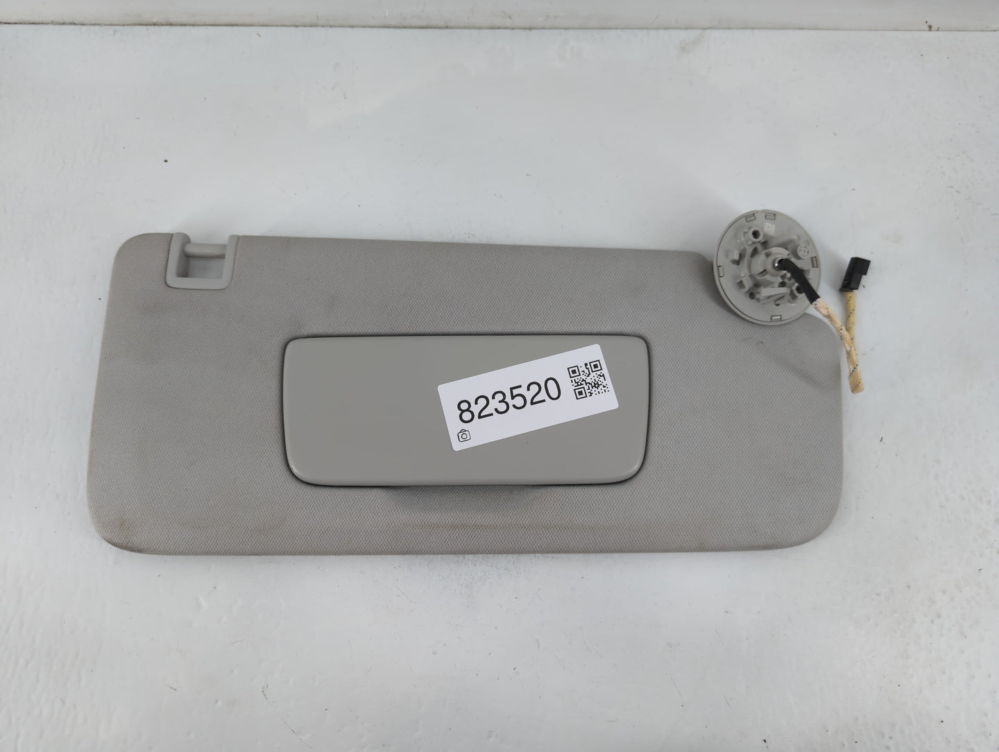 2018-2022 Chevrolet Traverse Sun Visor Shade Replacement Passenger Right Mirror Fits Fits 2018 2019 2020 2021 2022 OEM Used Auto Parts - Oemusedautoparts1.com