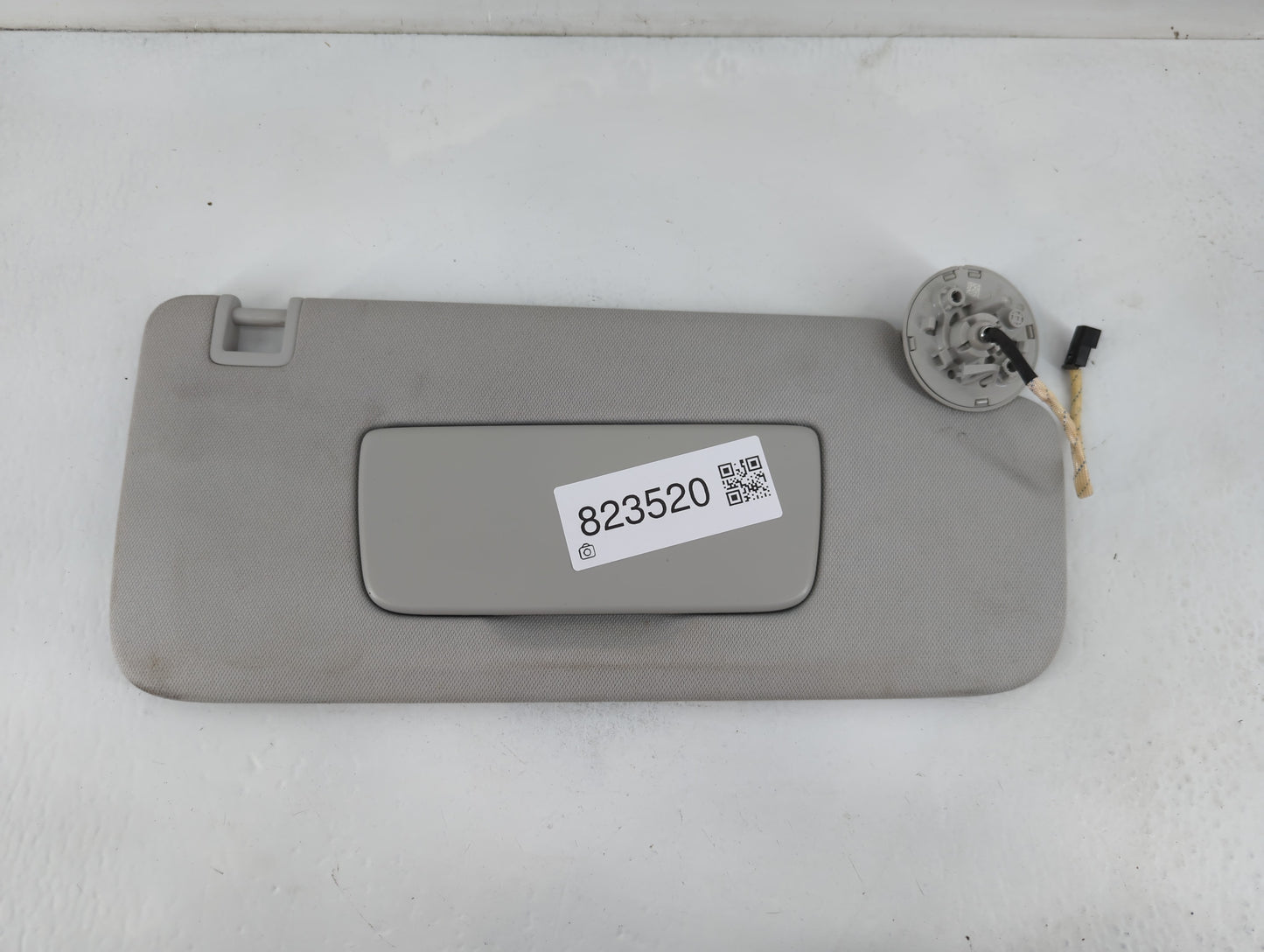 2018-2022 Chevrolet Traverse Sun Visor Shade Replacement Passenger Right Mirror Fits Fits 2018 2019 2020 2021 2022 OEM Used Auto Parts - Oemusedautoparts1.com