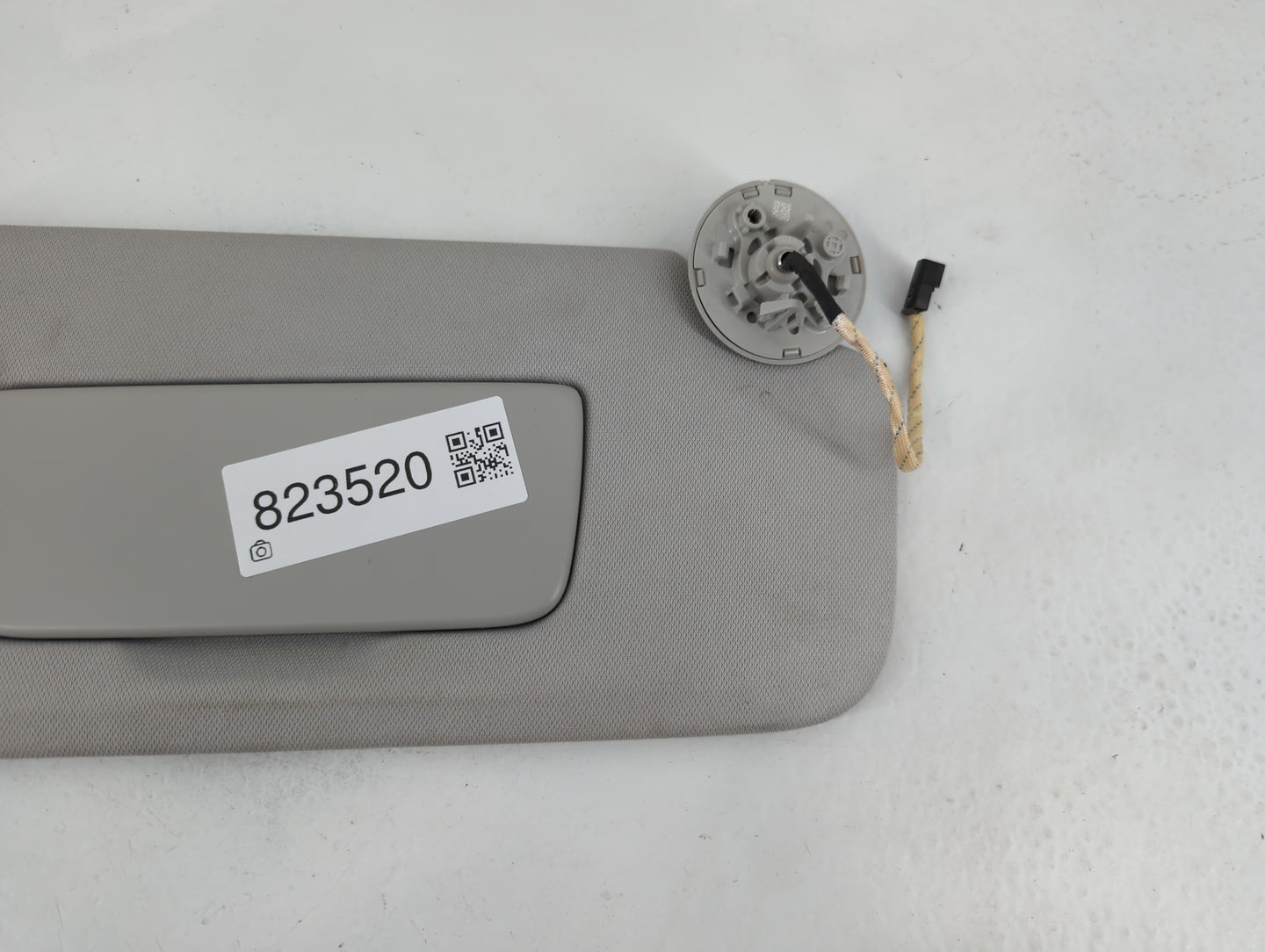 2018-2022 Chevrolet Traverse Sun Visor Shade Replacement Passenger Right Mirror Fits Fits 2018 2019 2020 2021 2022 OEM Used Auto Parts - Oemusedautoparts1.com