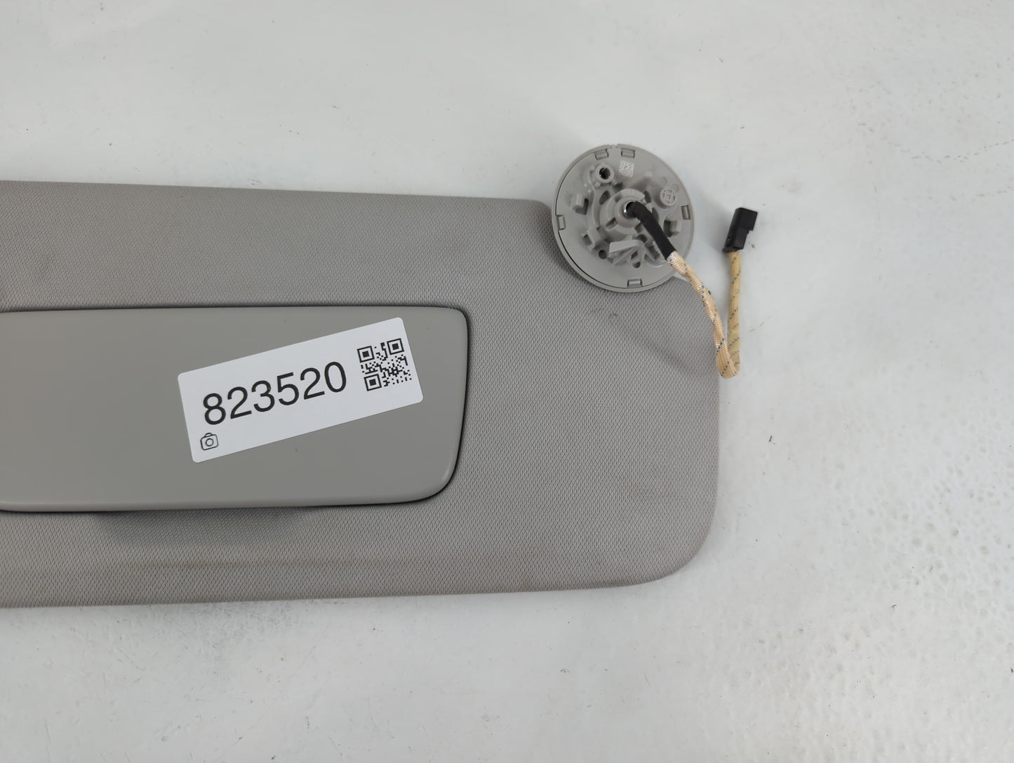 2018-2022 Chevrolet Traverse Sun Visor Shade Replacement Passenger Right Mirror Fits Fits 2018 2019 2020 2021 2022 OEM Used Auto Parts - Oemusedautoparts1.com