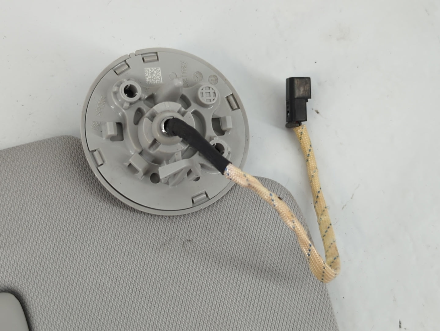 2018-2022 Chevrolet Traverse Sun Visor Shade Replacement Passenger Right Mirror Fits Fits 2018 2019 2020 2021 2022 OEM Used Auto Parts - Oemusedautoparts1.com