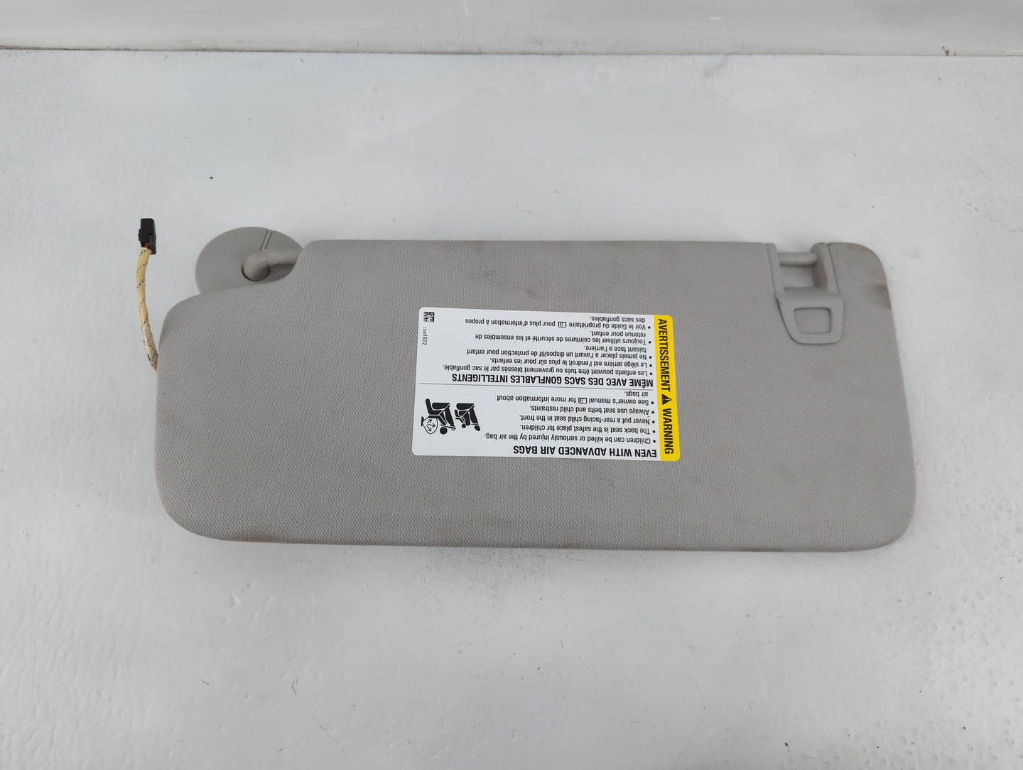 2018-2022 Chevrolet Traverse Sun Visor Shade Replacement Passenger Right Mirror Fits Fits 2018 2019 2020 2021 2022 OEM Used Auto Parts - Oemusedautoparts1.com