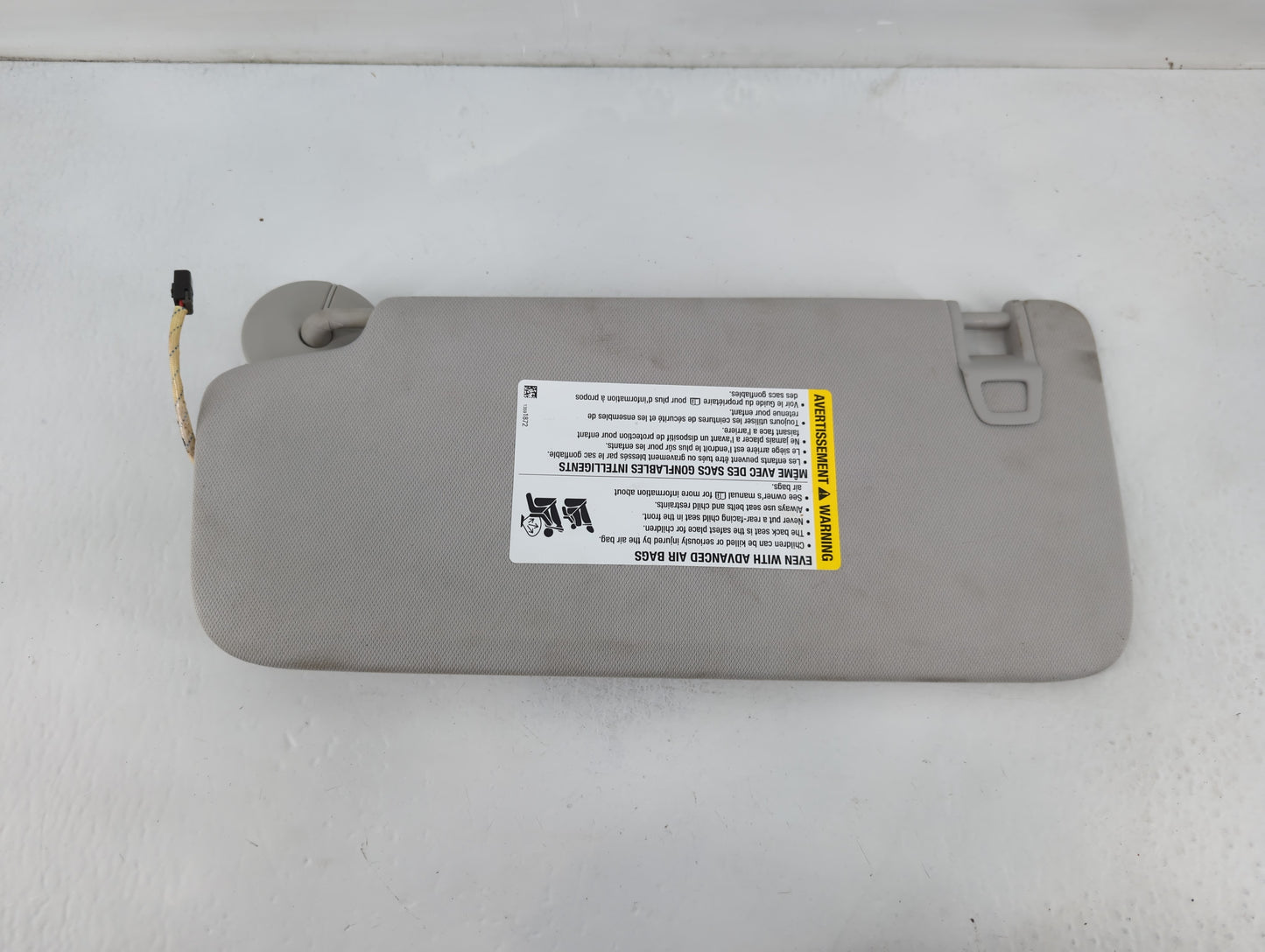 2018-2022 Chevrolet Traverse Sun Visor Shade Replacement Passenger Right Mirror Fits Fits 2018 2019 2020 2021 2022 OEM Used Auto Parts - Oemusedautoparts1.com