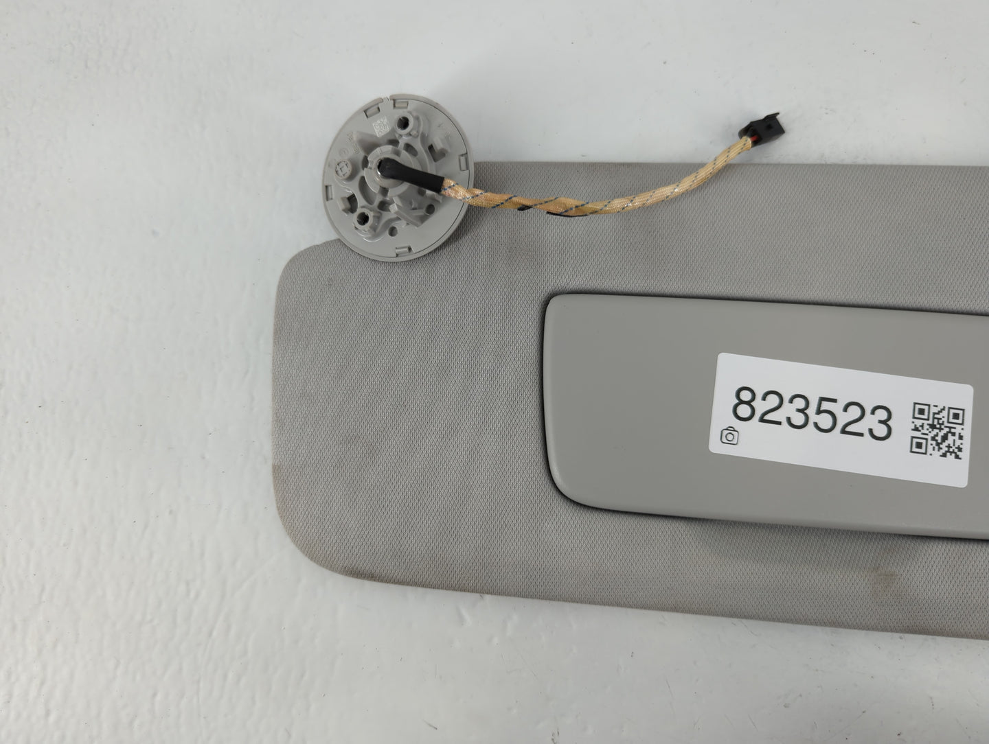 2018-2022 Chevrolet Traverse Sun Visor Shade Replacement Driver Left Mirror Fits Fits 2018 2019 2020 2021 2022 OEM Used Auto Parts - Oemusedautoparts1.com