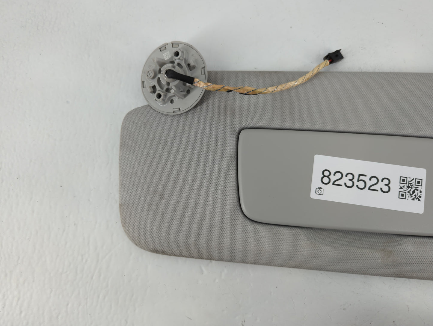 2018-2022 Chevrolet Traverse Sun Visor Shade Replacement Driver Left Mirror Fits Fits 2018 2019 2020 2021 2022 OEM Used Auto Parts - Oemusedautoparts1.com