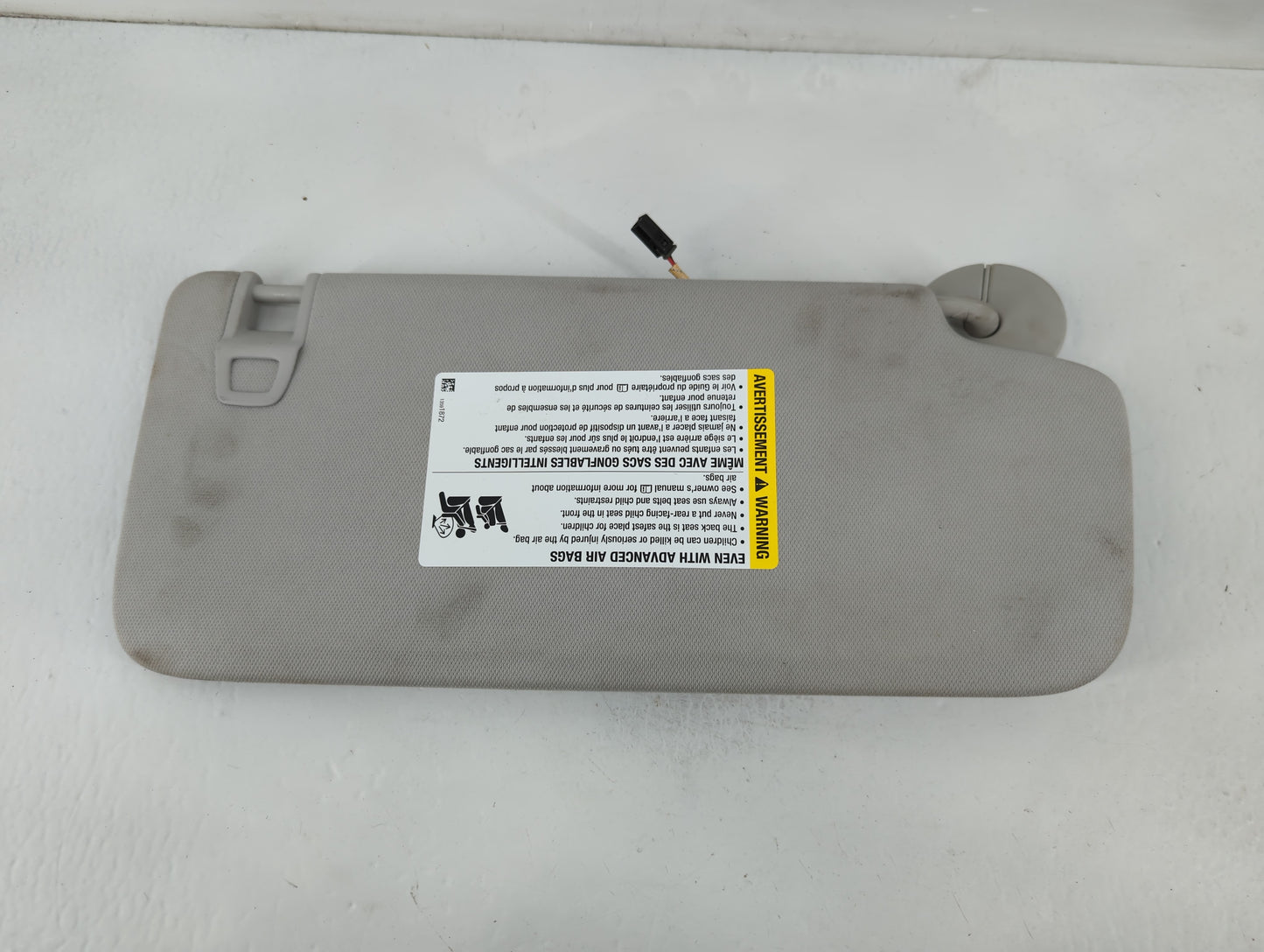 2018-2022 Chevrolet Traverse Sun Visor Shade Replacement Driver Left Mirror Fits Fits 2018 2019 2020 2021 2022 OEM Used Auto Parts - Oemusedautoparts1.com