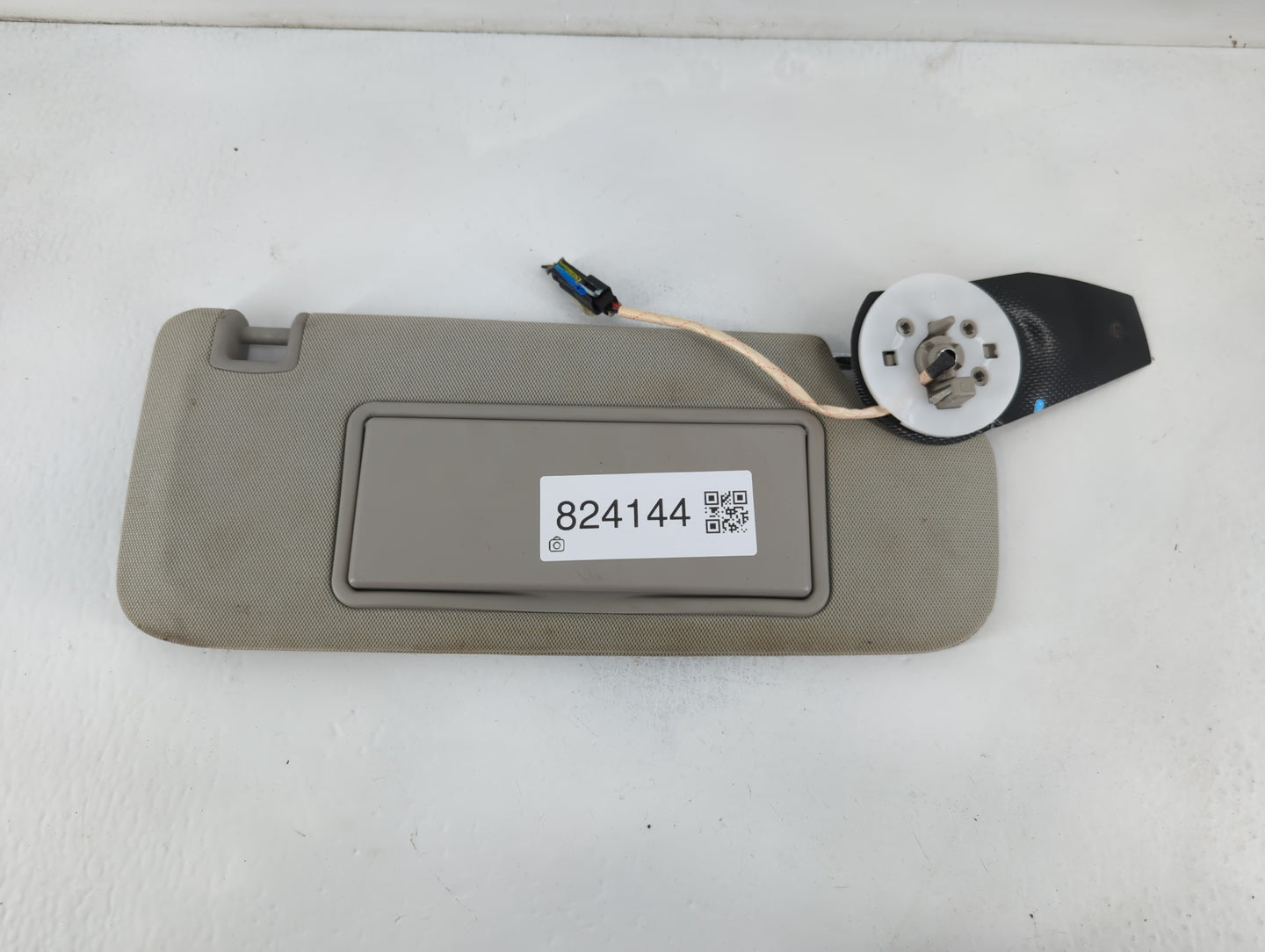 2014-2020 Chevrolet Impala Sun Visor Shade Replacement Passenger Right Mirror Fits Fits 2014 2015 2016 2017 2018 2019 2020 OEM Used Auto Parts - Oemusedautoparts1.com