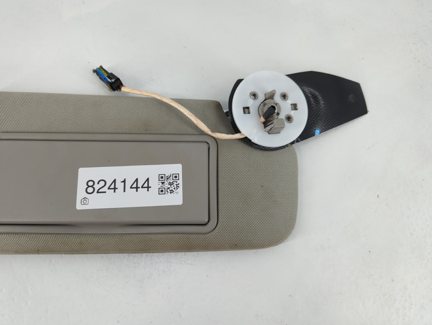 2014-2020 Chevrolet Impala Sun Visor Shade Replacement Passenger Right Mirror Fits Fits 2014 2015 2016 2017 2018 2019 2020 OEM Used Auto Parts - Oemusedautoparts1.com