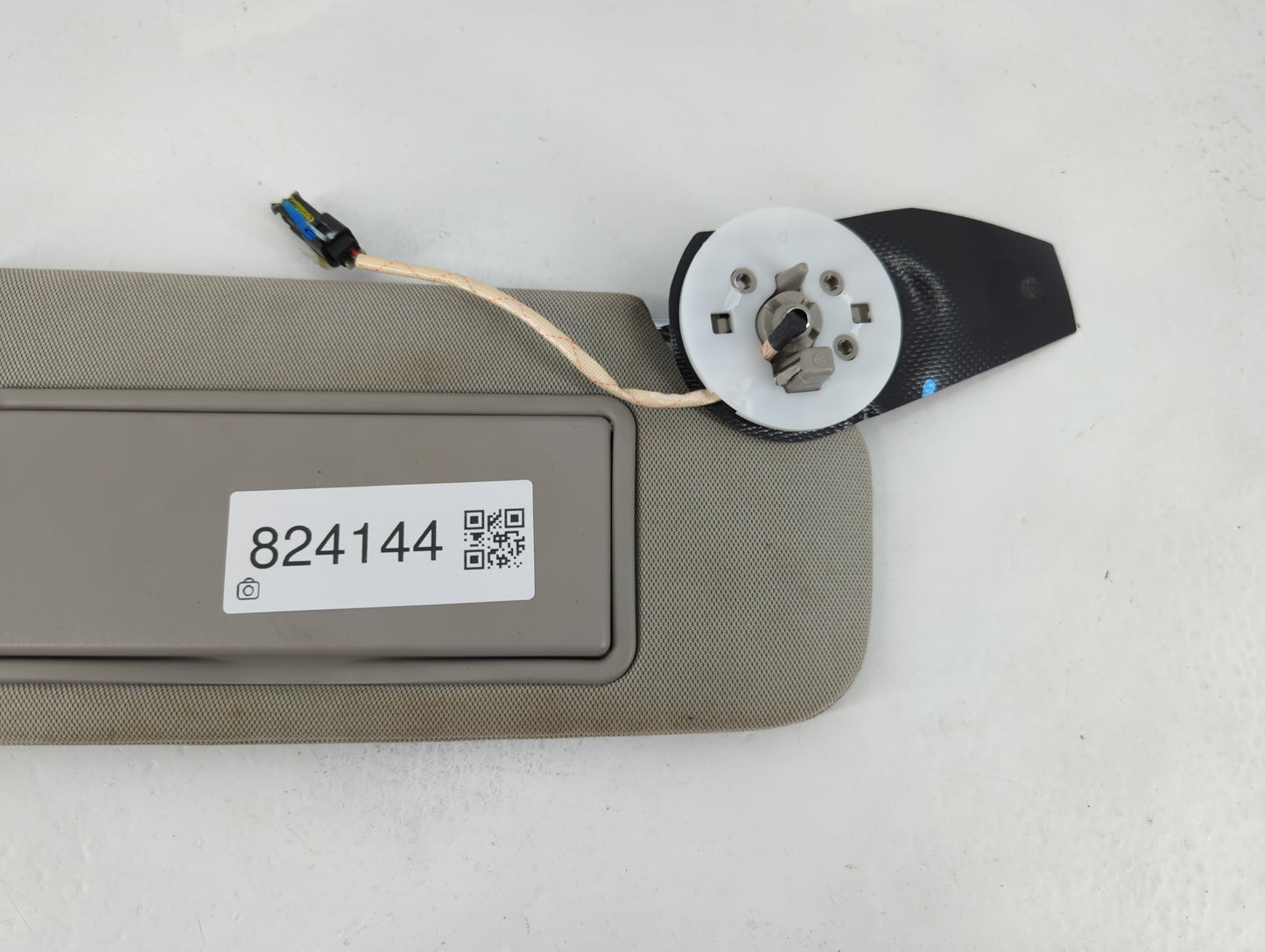 2014-2020 Chevrolet Impala Sun Visor Shade Replacement Passenger Right Mirror Fits Fits 2014 2015 2016 2017 2018 2019 2020 OEM Used Auto Parts - Oemusedautoparts1.com