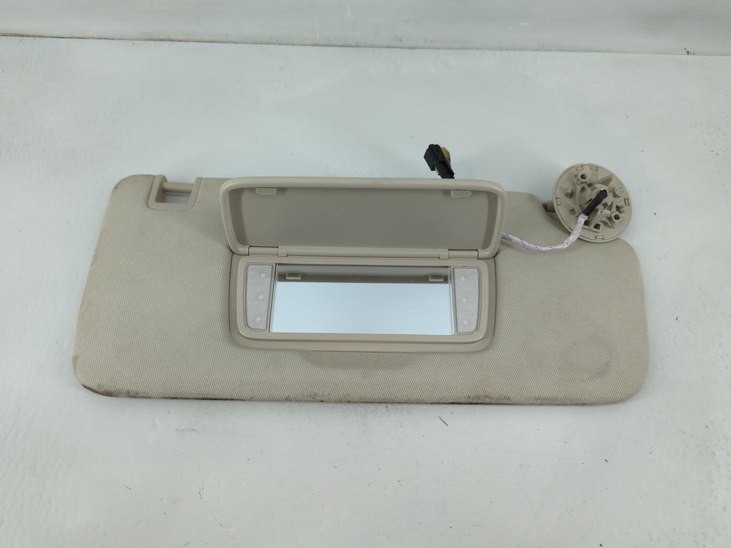 2021-2022 Buick Envision Sun Visor Shade Replacement Passenger Right Mirror Fits Fits 2021 2022 OEM Used Auto Parts - Oemusedautoparts1.com