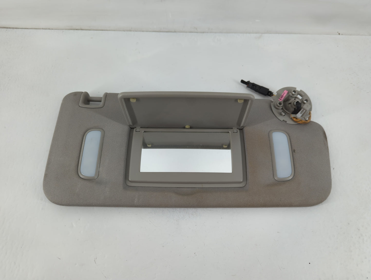2017 Chevrolet Traverse Sun Visor Shade Replacement Passenger Right Mirror Fits OEM Used Auto Parts - Oemusedautoparts1.com