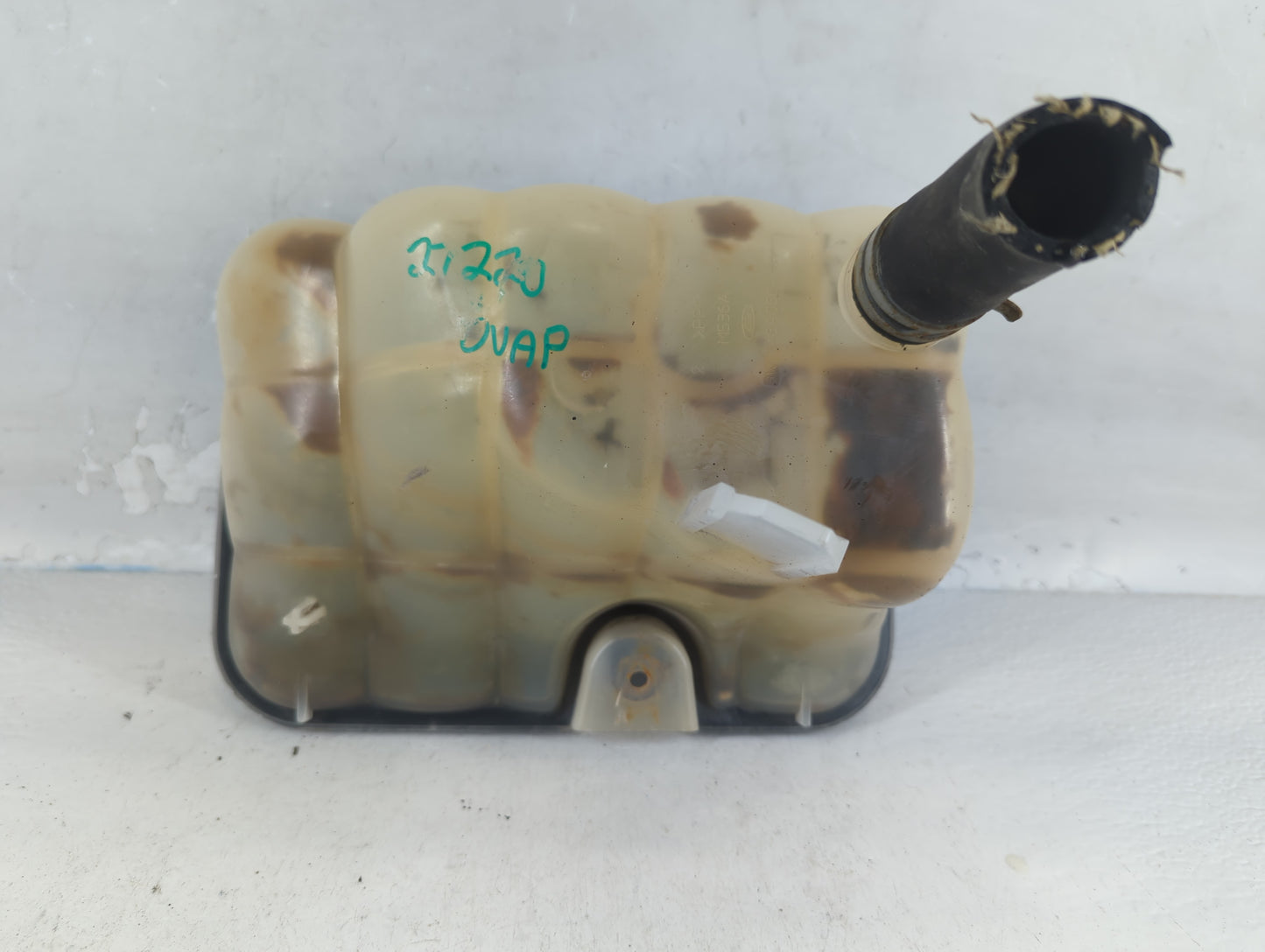 2003 Ford Crown Victoria Radiator Coolant Overflow Expansion Tank Bottle
