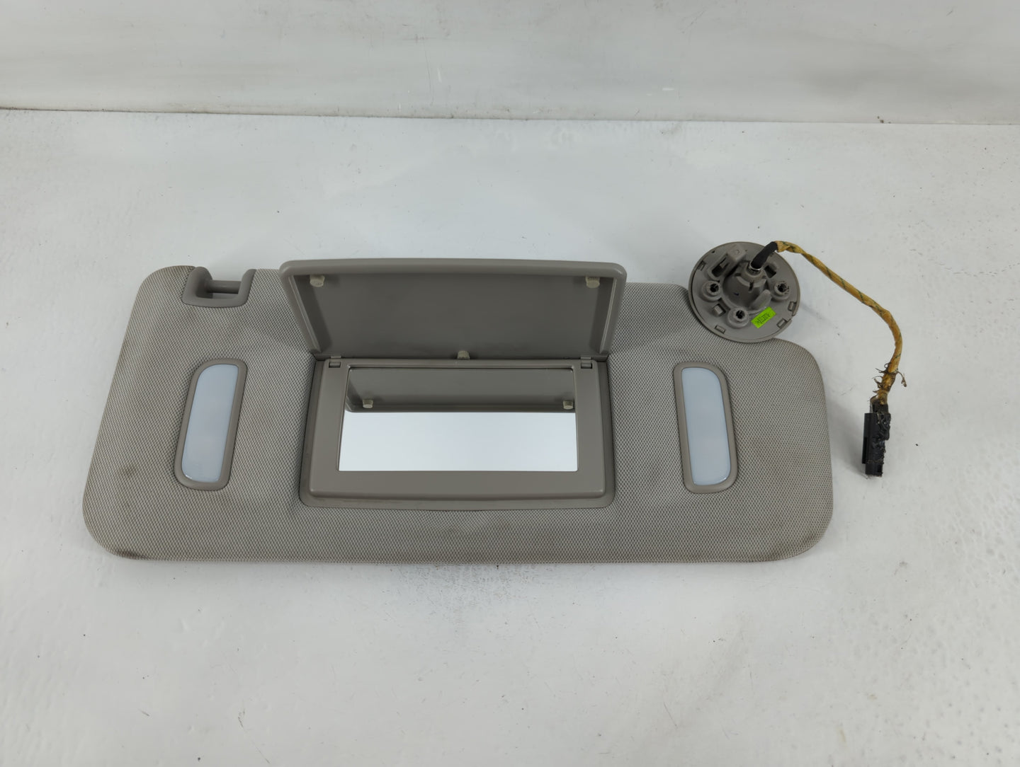 2010-2017 Chevrolet Equinox Sun Visor Shade Replacement Passenger Right Mirror Fits Fits 2010 2011 2012 2013 2014 2015 2016 2017 OEM Used Auto Parts - Oemusedautoparts1.com
