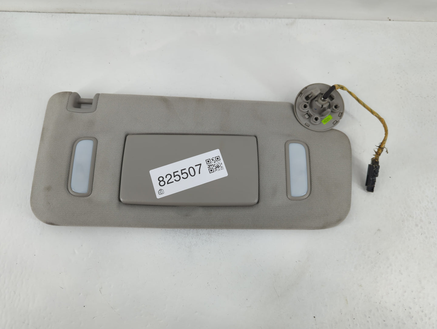 2010-2017 Chevrolet Equinox Sun Visor Shade Replacement Passenger Right Mirror Fits Fits 2010 2011 2012 2013 2014 2015 2016 2017 OEM Used Auto Parts - Oemusedautoparts1.com