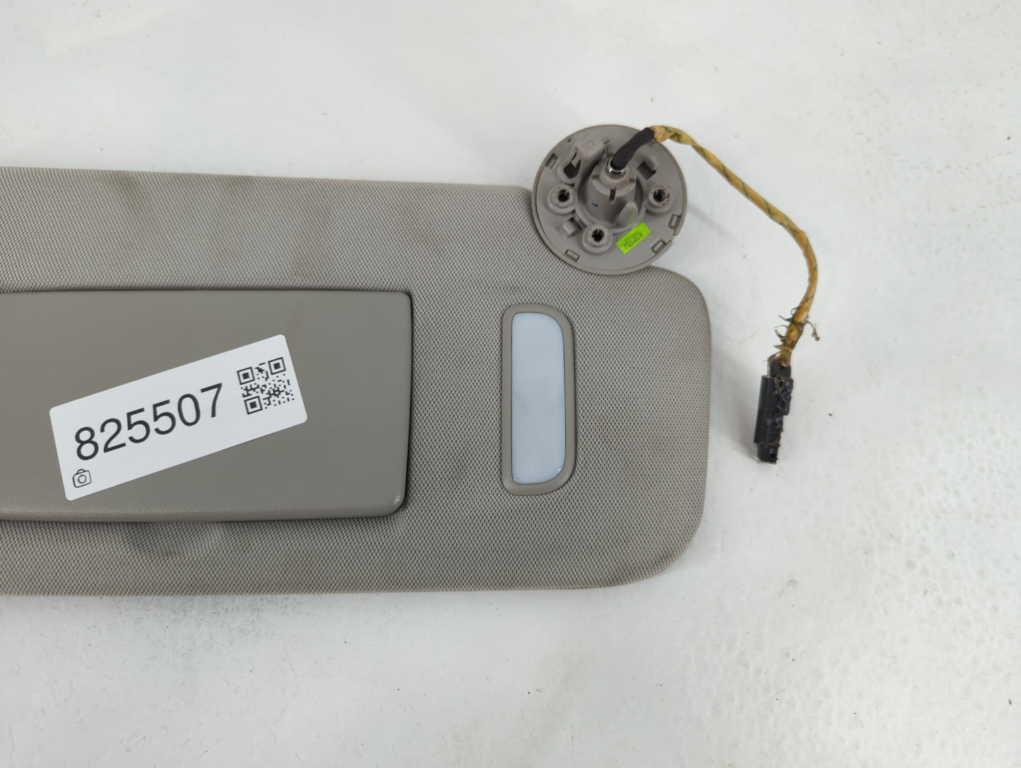 2010-2017 Chevrolet Equinox Sun Visor Shade Replacement Passenger Right Mirror Fits Fits 2010 2011 2012 2013 2014 2015 2016 2017 OEM Used Auto Parts - Oemusedautoparts1.com