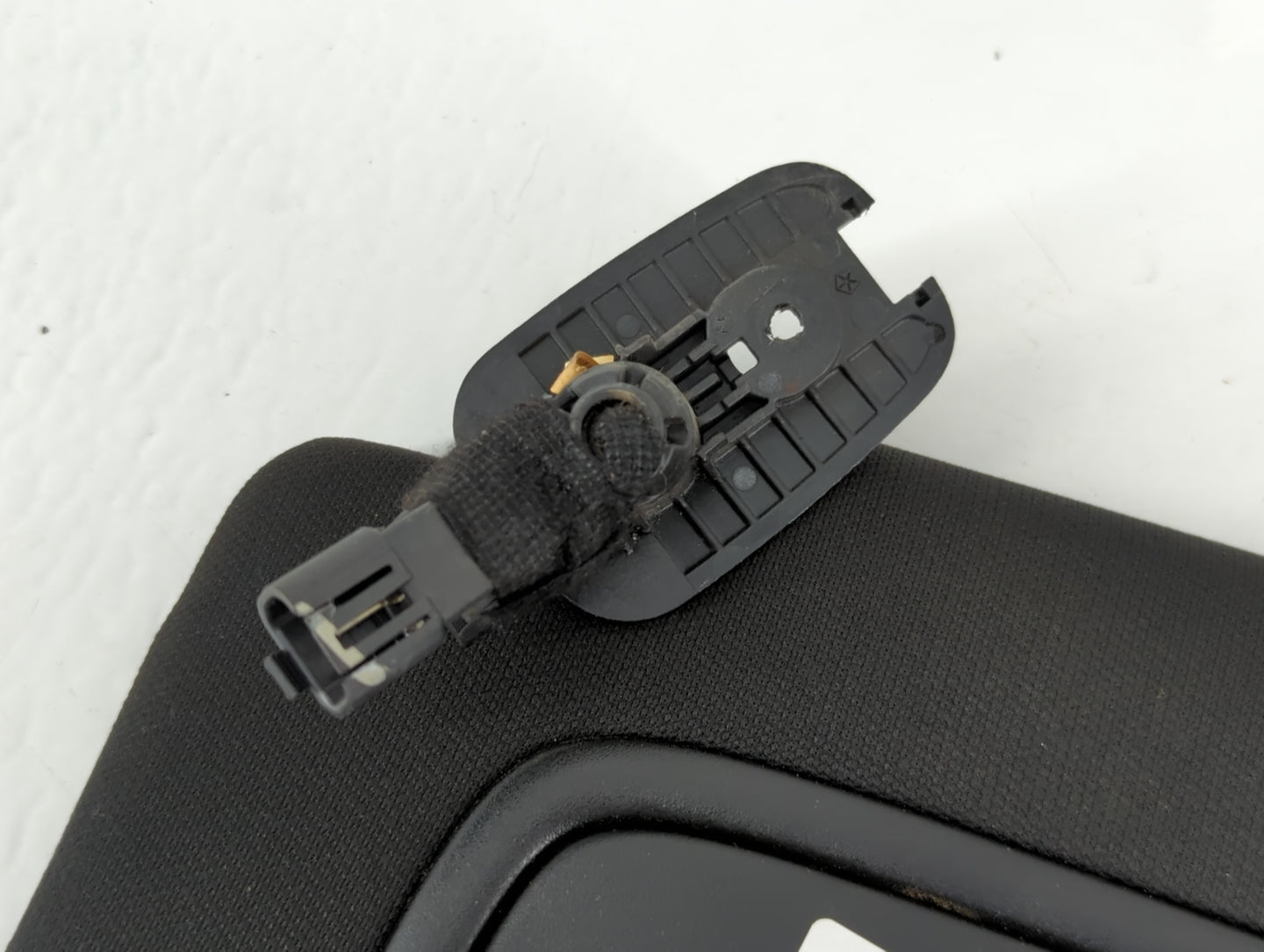 2016-2017 Chrysler 200 Sun Visor Shade Replacement Driver Left Mirror Fits Fits 2016 2017 OEM Used Auto Parts - Oemusedautoparts1.com