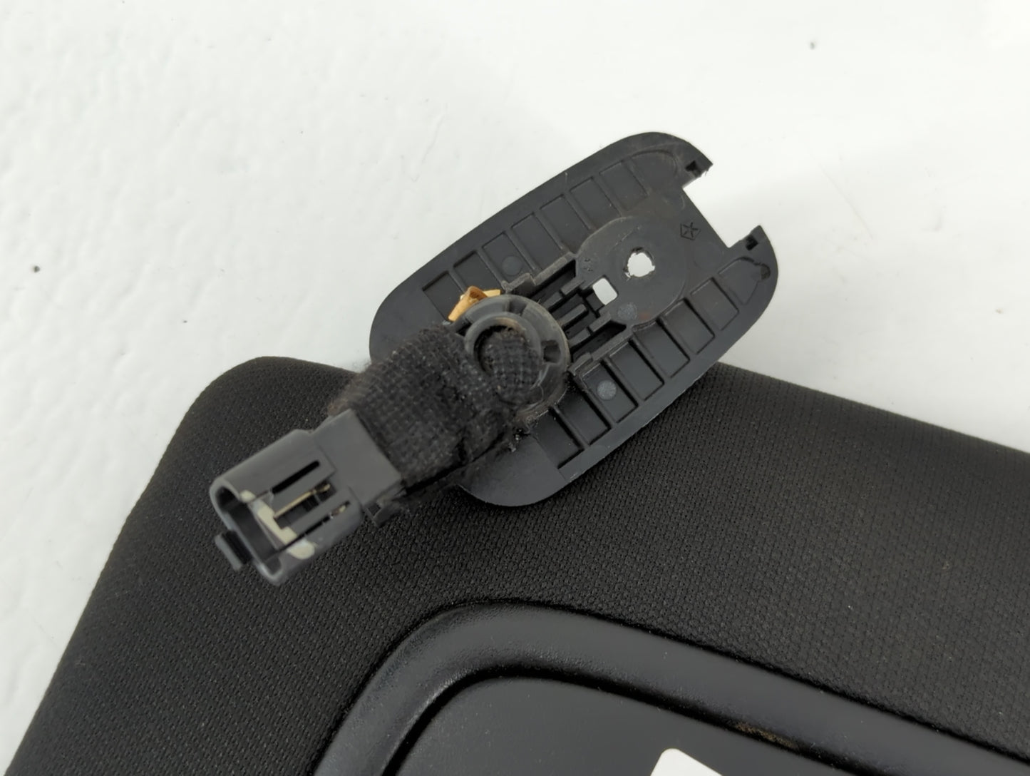 2016-2017 Chrysler 200 Sun Visor Shade Replacement Driver Left Mirror Fits Fits 2016 2017 OEM Used Auto Parts - Oemusedautoparts1.com