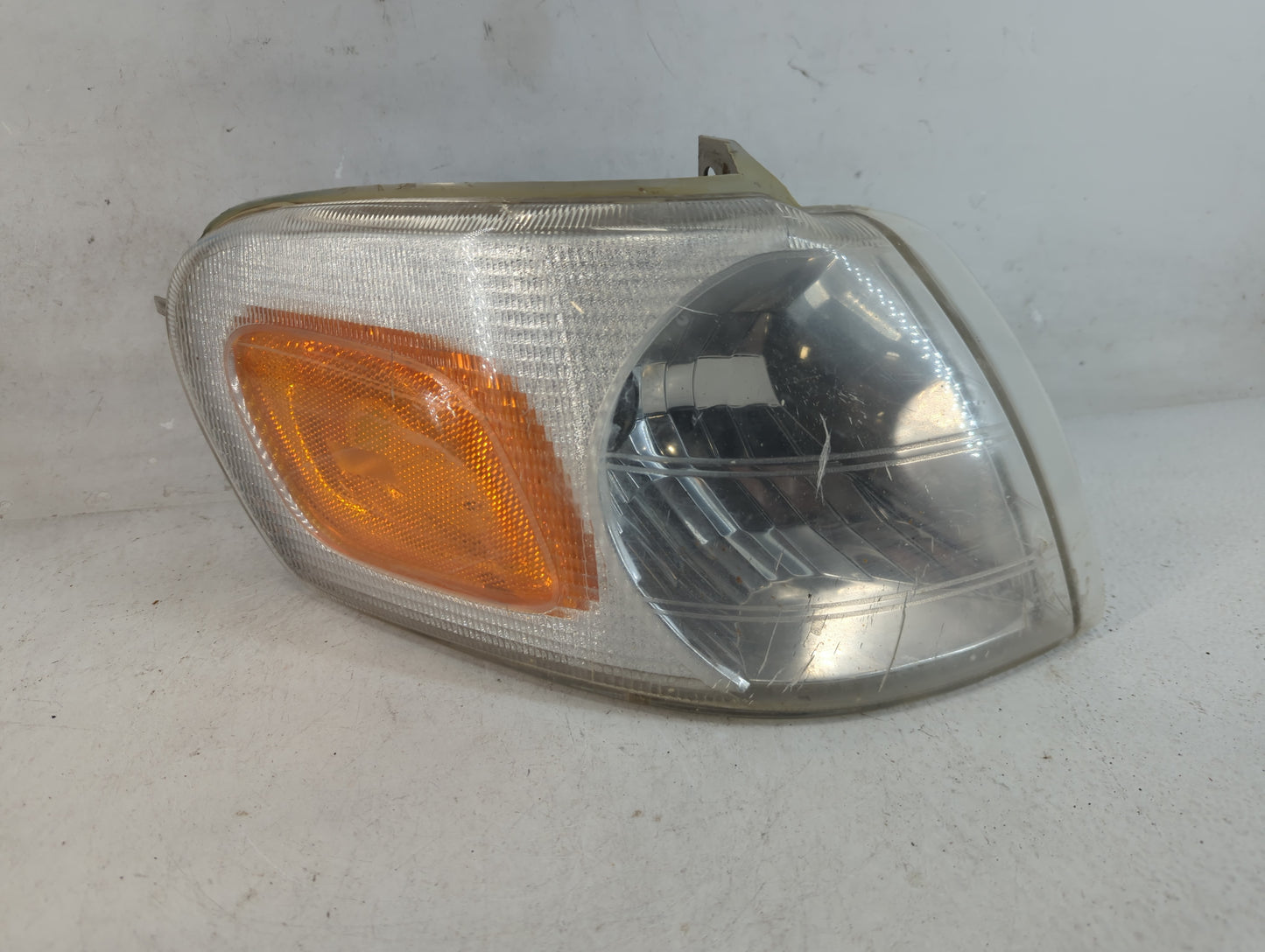 2005-2009 Pontiac Montana Passenger Right Oem Head Light Headlight Lamp - Oemusedautoparts1.com