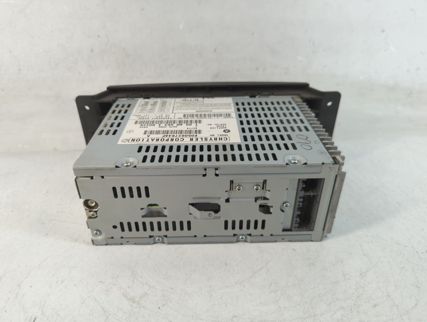 2004-2008 Chrysler Pacifica Radio AM FM Cd Player Receiver Replacement P/N:P05082764AF Fits Fits 2004 2005 2006 2007 2008 OEM Used Auto Parts - Oemusedautoparts1.com