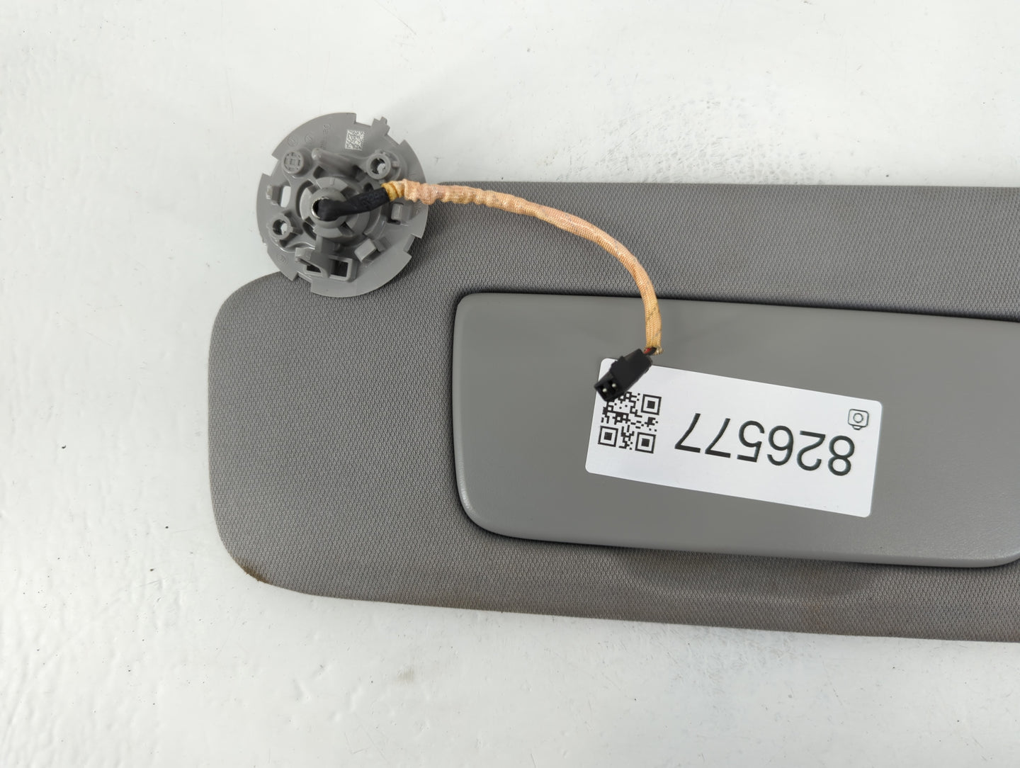 2020-2022 Chevrolet Equinox Sun Visor Shade Replacement Driver Left Mirror Fits Fits 2020 2021 2022 OEM Used Auto Parts - Oemusedautoparts1.com