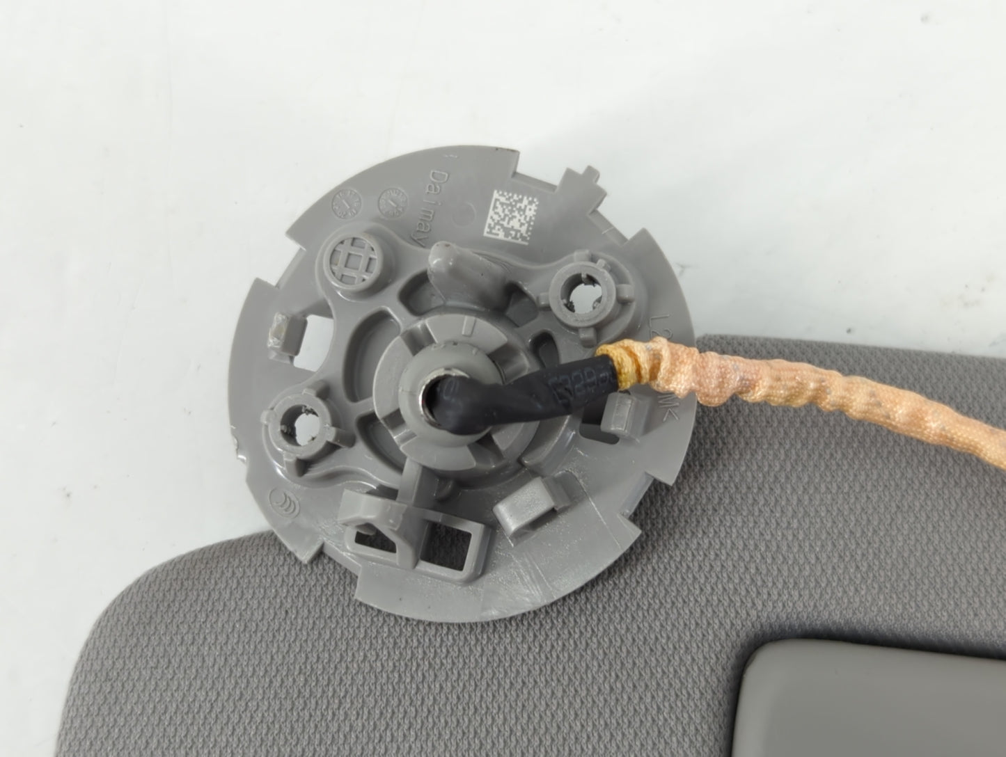 2020-2022 Chevrolet Equinox Sun Visor Shade Replacement Driver Left Mirror Fits Fits 2020 2021 2022 OEM Used Auto Parts - Oemusedautoparts1.com