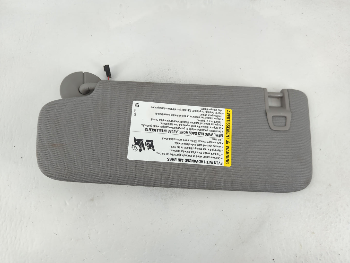 2020-2022 Chevrolet Equinox Sun Visor Shade Replacement Passenger Right Mirror Fits Fits 2020 2021 2022 OEM Used Auto Parts - Oemusedautoparts1.com