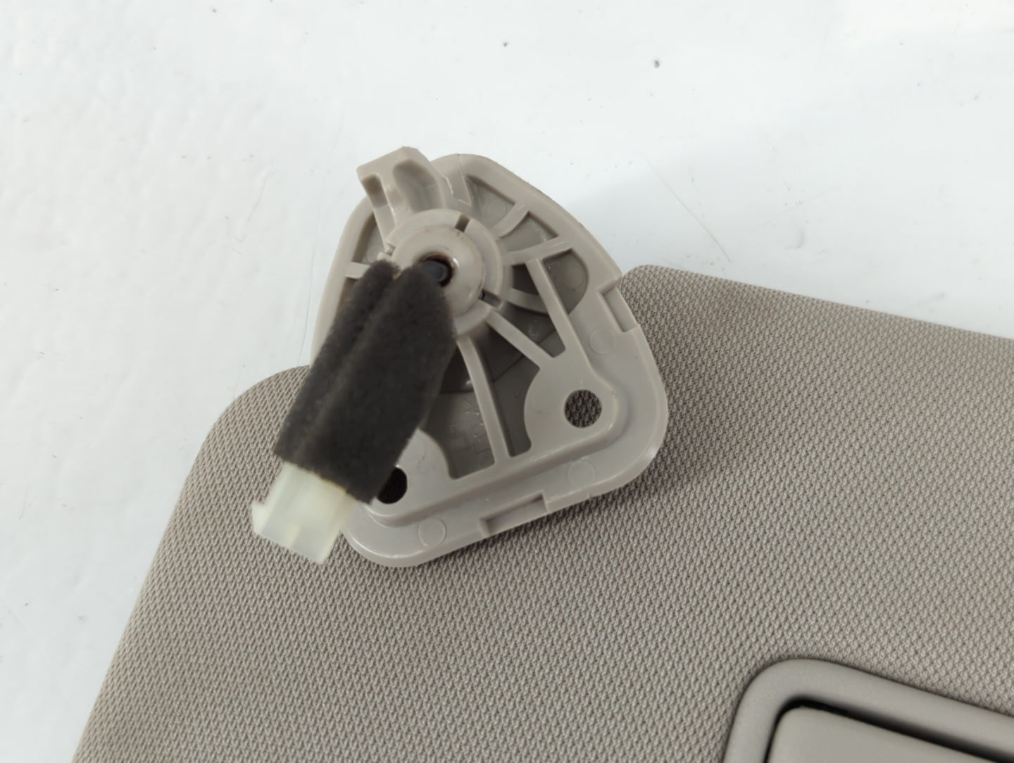 2018-2020 Nissan Rogue Sun Visor Shade Replacement Driver Left Mirror Fits Fits 2018 2019 2020 OEM Used Auto Parts - Oemusedautoparts1.com