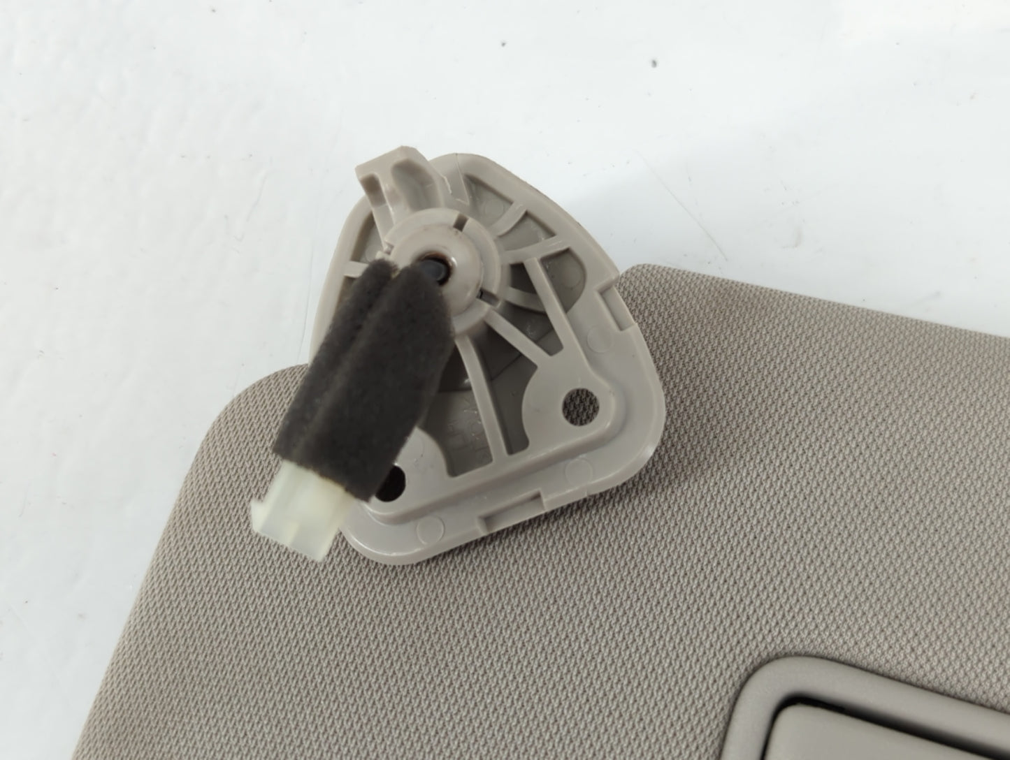 2018-2020 Nissan Rogue Sun Visor Shade Replacement Driver Left Mirror Fits Fits 2018 2019 2020 OEM Used Auto Parts - Oemusedautoparts1.com