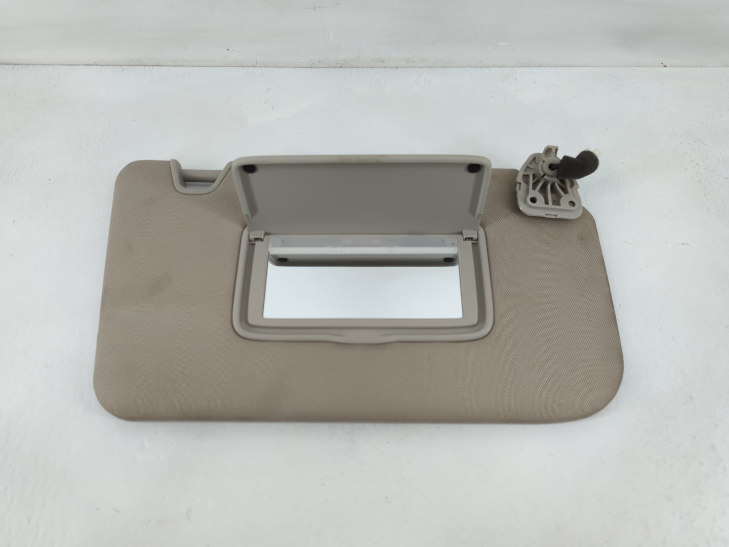 2014-2017 Nissan Rogue Sun Visor Shade Replacement Passenger Right Mirror Fits Fits 2014 2015 2016 2017 OEM Used Auto Parts - Oemusedautoparts1.com