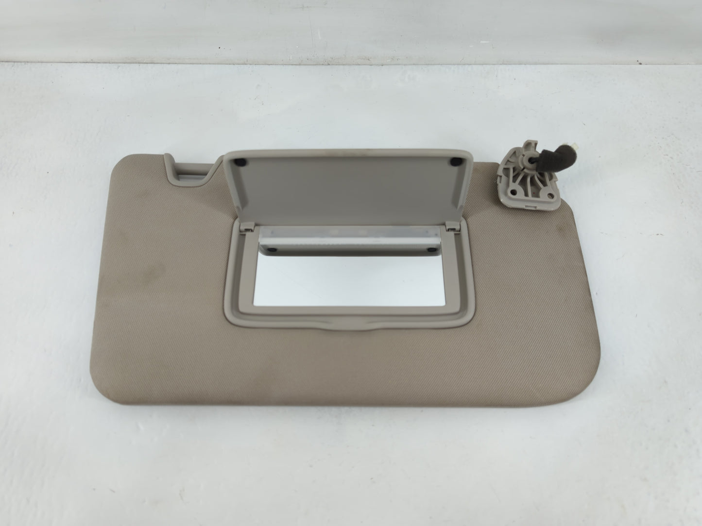 2014-2017 Nissan Rogue Sun Visor Shade Replacement Passenger Right Mirror Fits Fits 2014 2015 2016 2017 OEM Used Auto Parts - Oemusedautoparts1.com